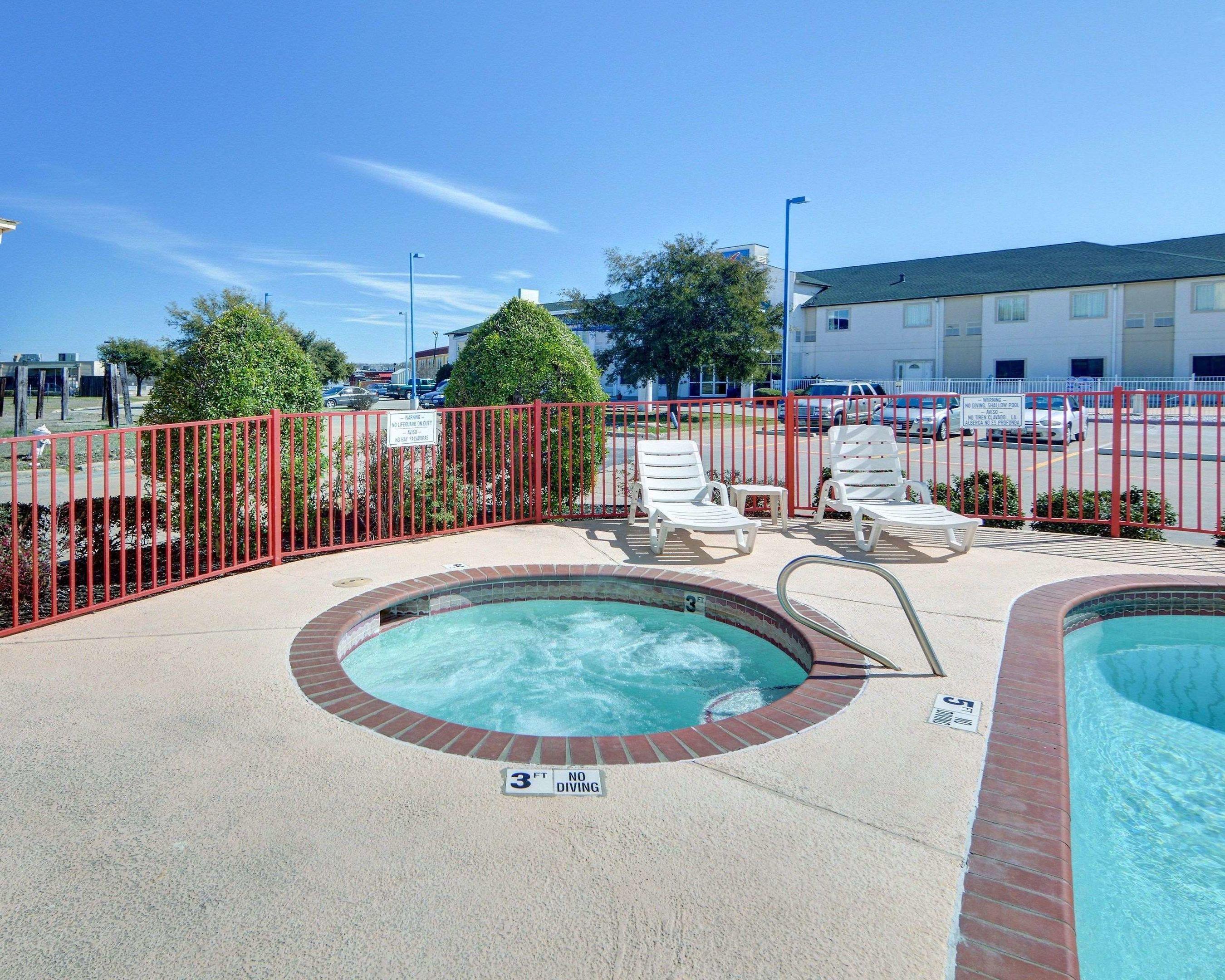 Quality Inn & Suites — photo 4