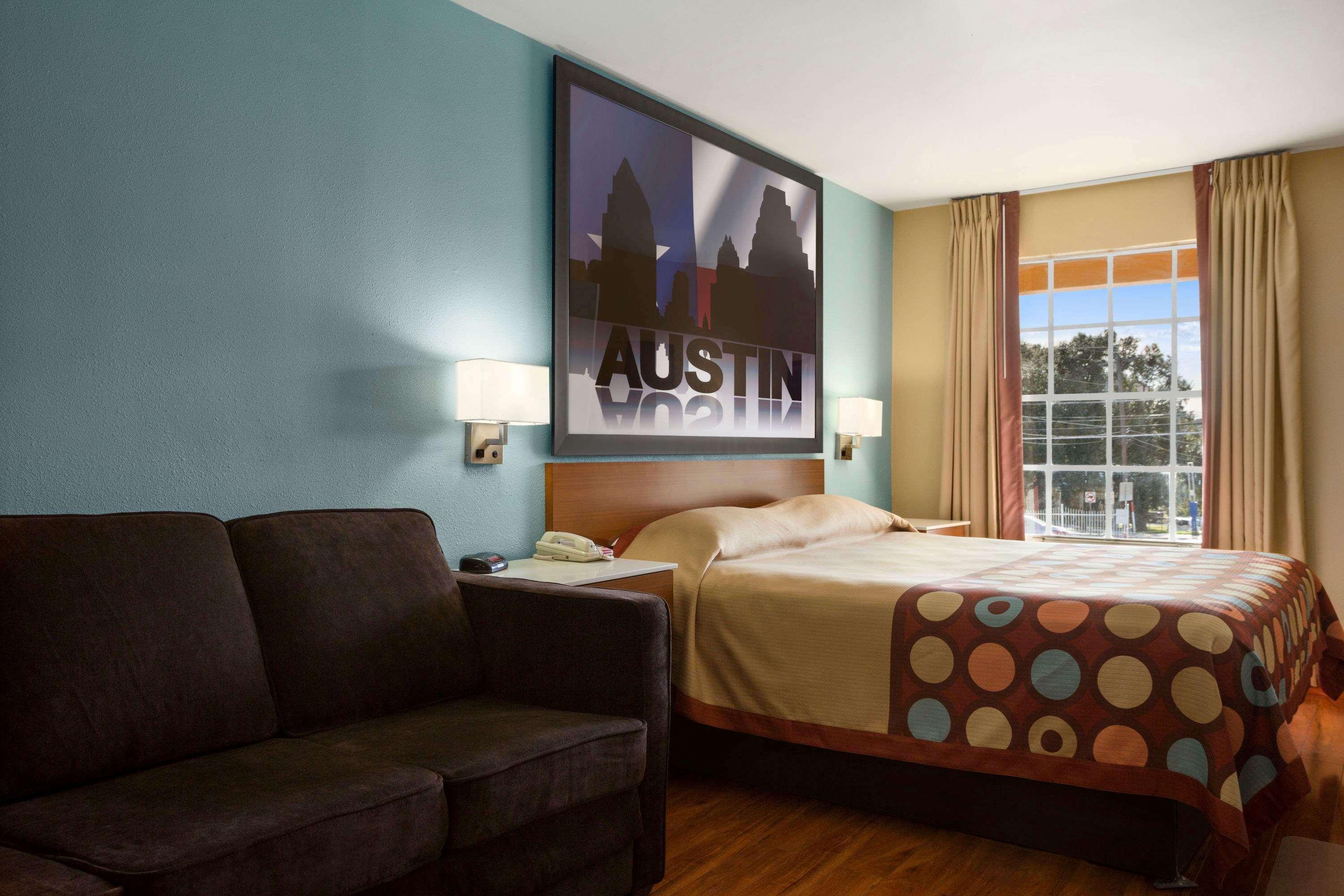 Super 8 by Wyndham Austin Downtown/Capitol Area — photo 5