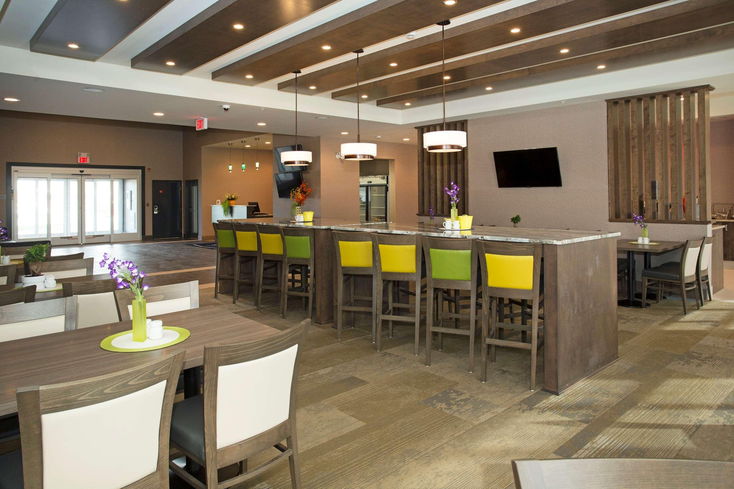 Wingate by Wyndham Calgary Airport — photo 4