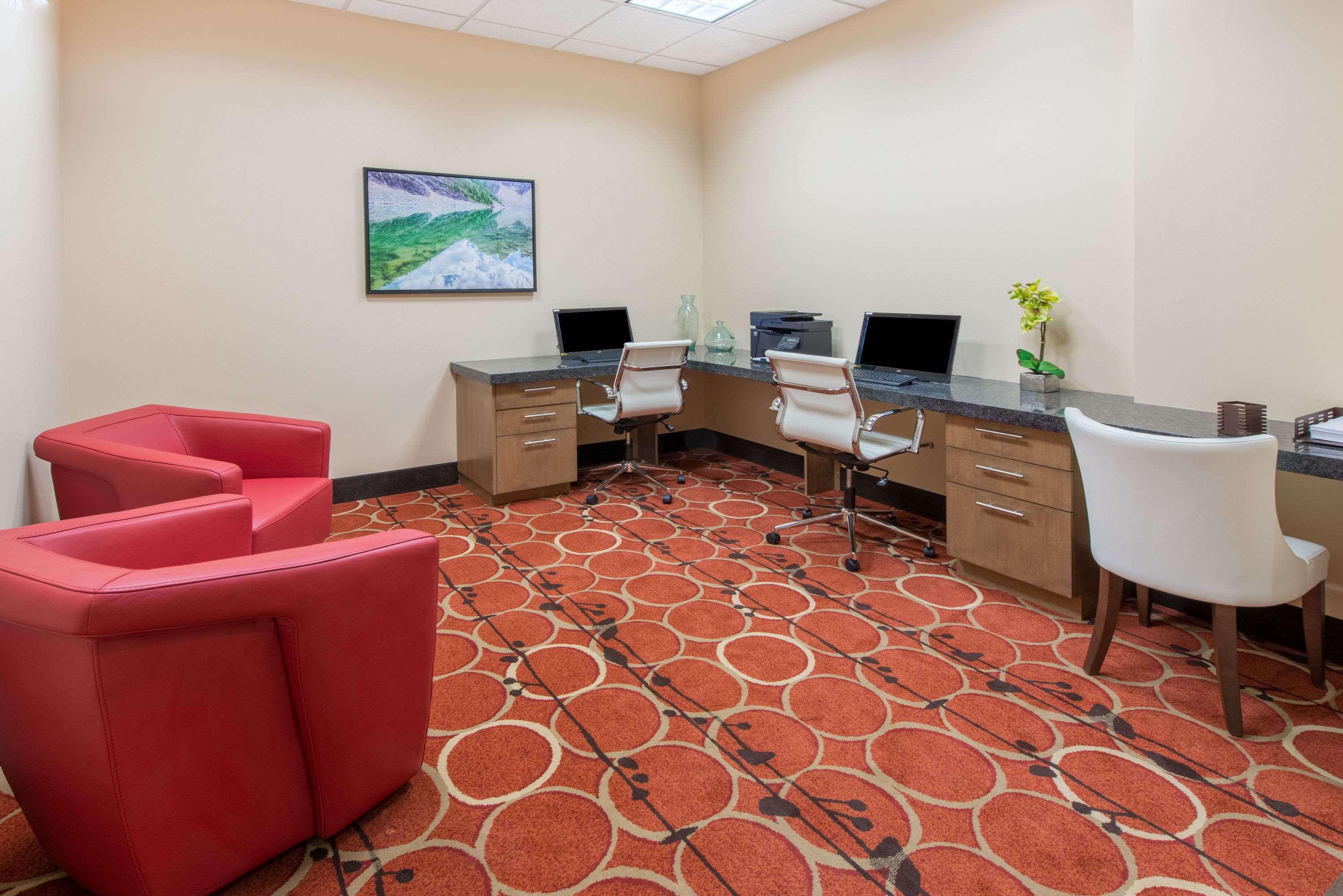 Wyndham Garden Calgary Airport — photo 4
