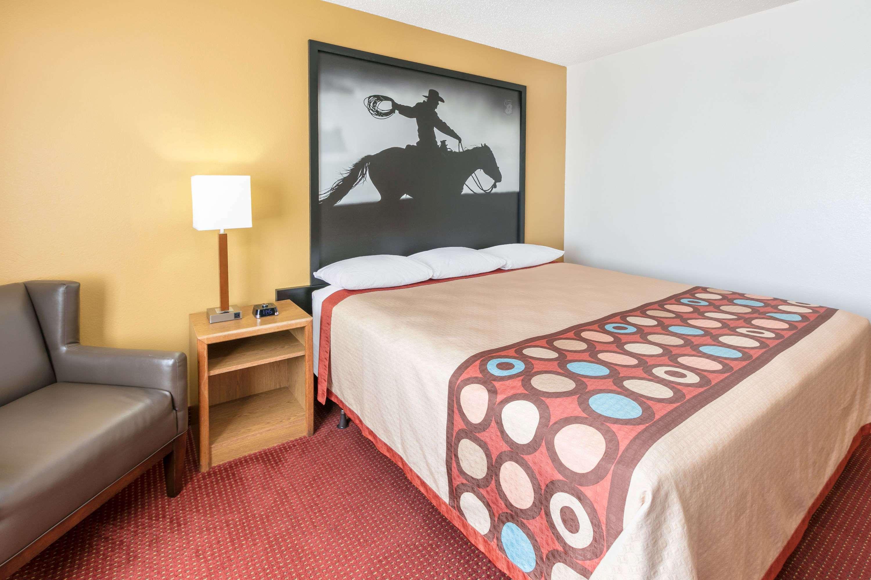 Super 8 by Wyndham Grapevine/DFW Airport Northwest — photo 5