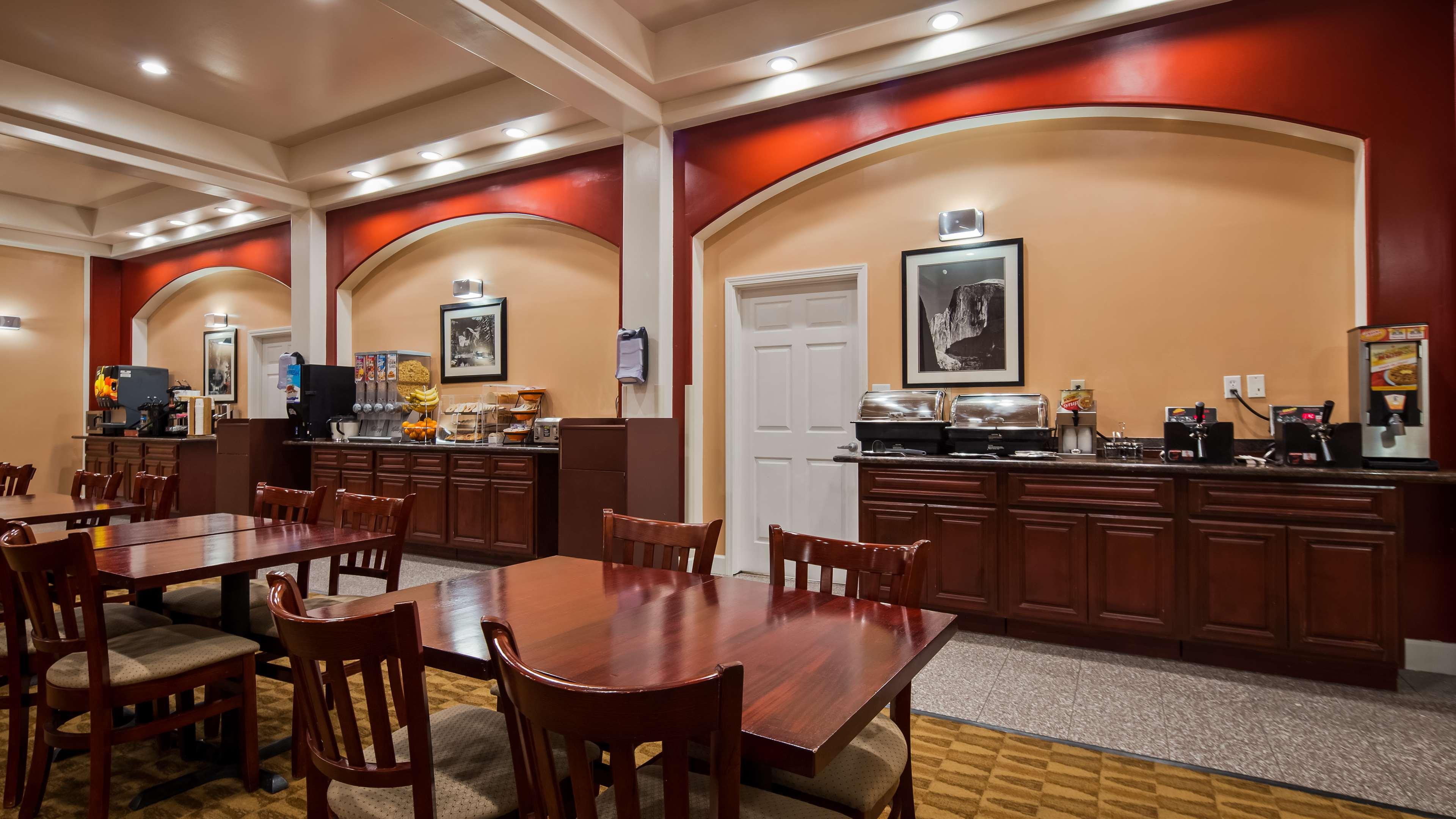 Best Western Plus Yosemite Way Station Motel — photo 4