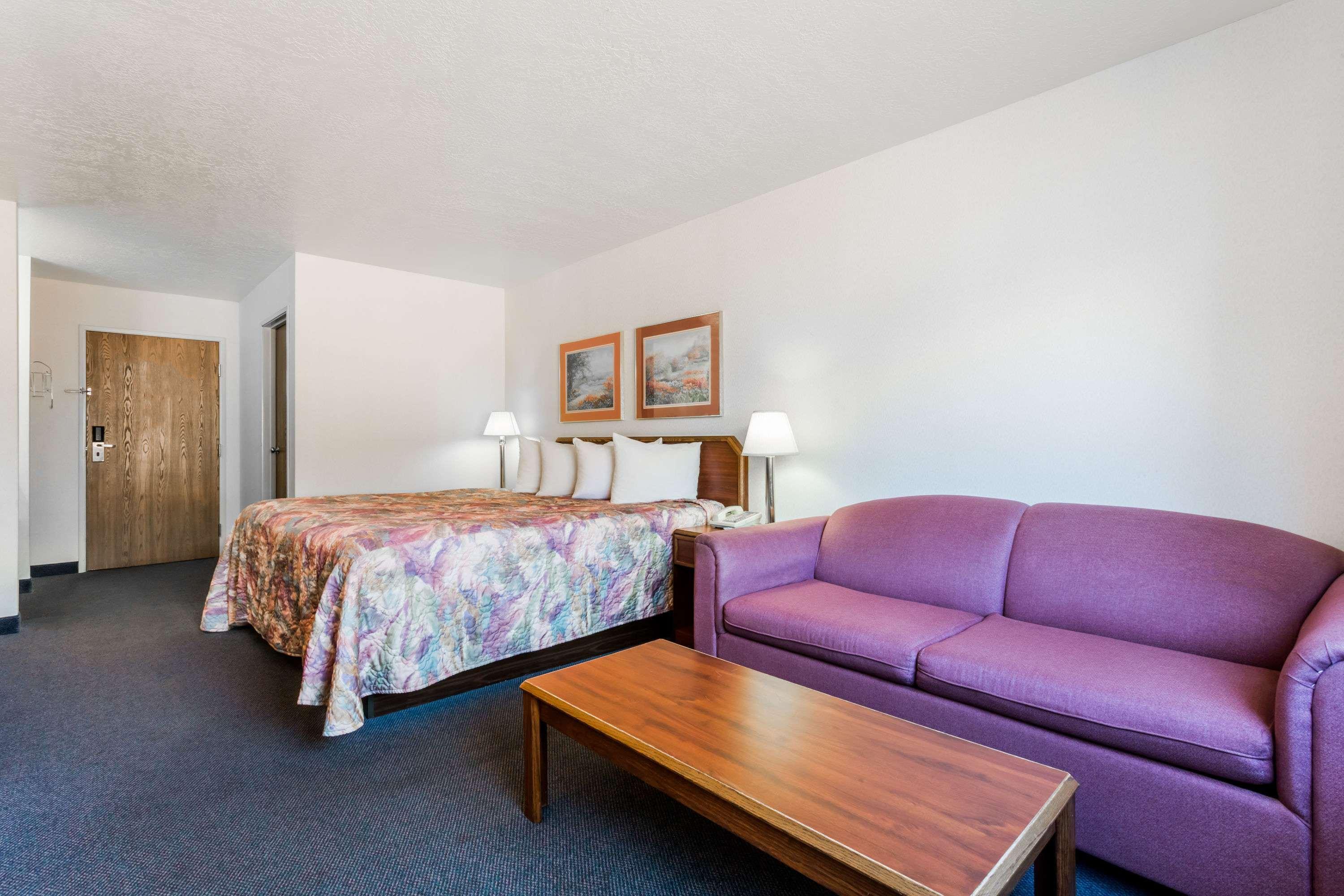 Days Inn Torrey Capital Reef — photo 4
