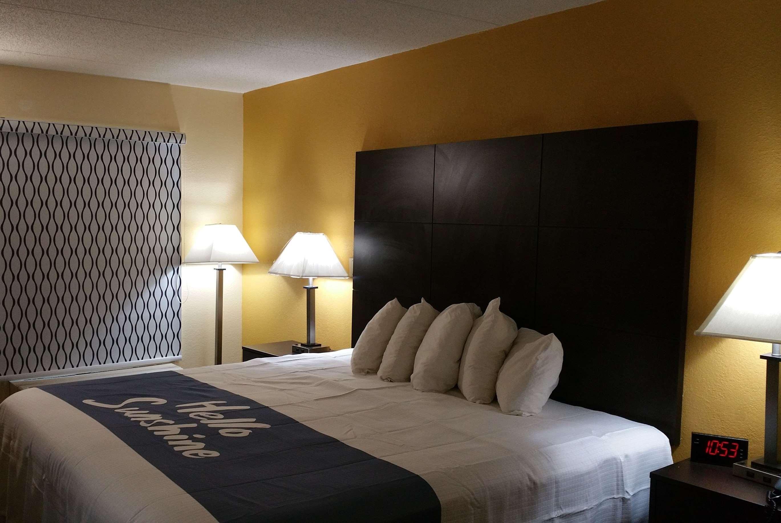 Days Inn by Wyndham Ridgeland South Carolina — photo 3