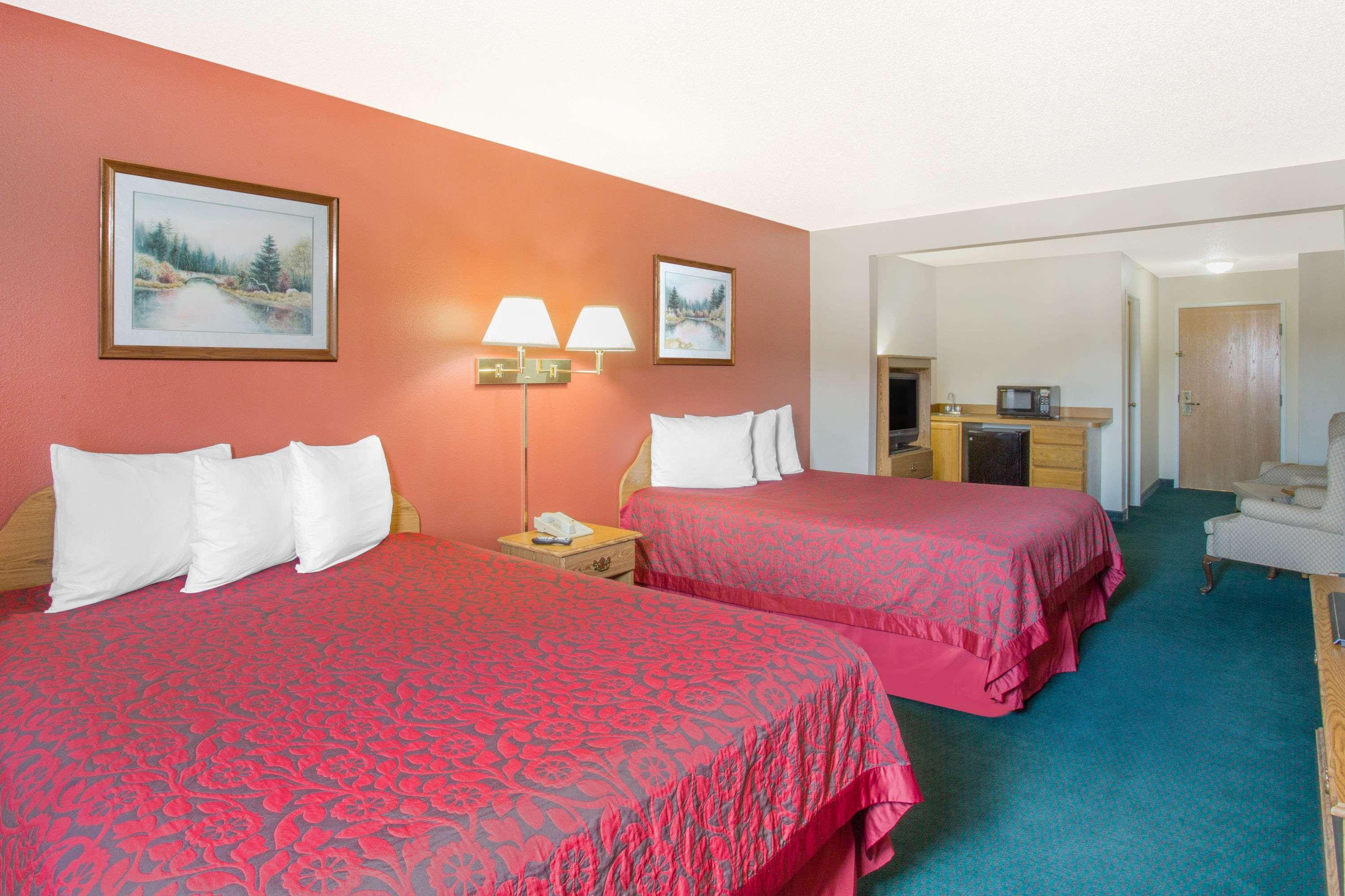 Days Inn Custer — photo 4