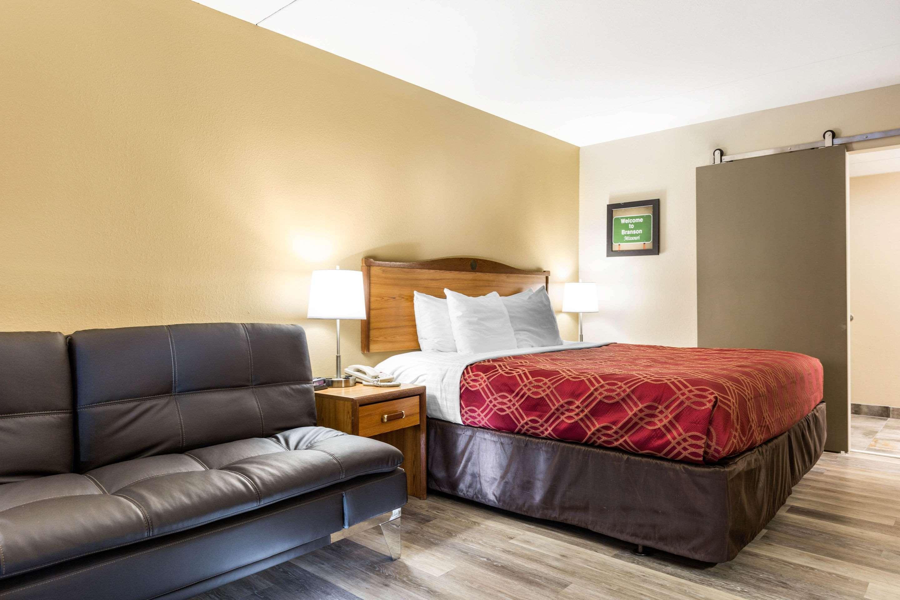 Econo Lodge In Branson — photo 4