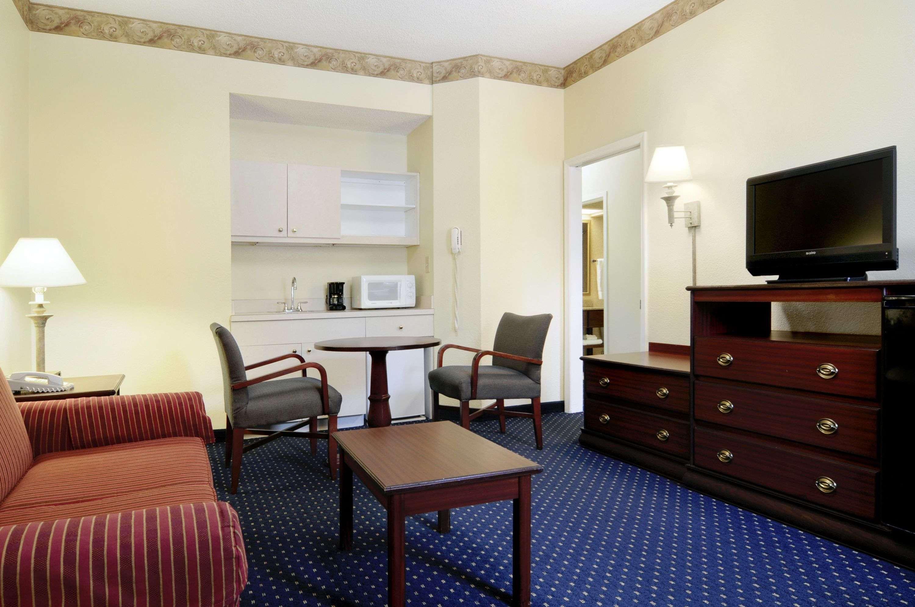 Baymont by Wyndham Tallahassee — photo 4