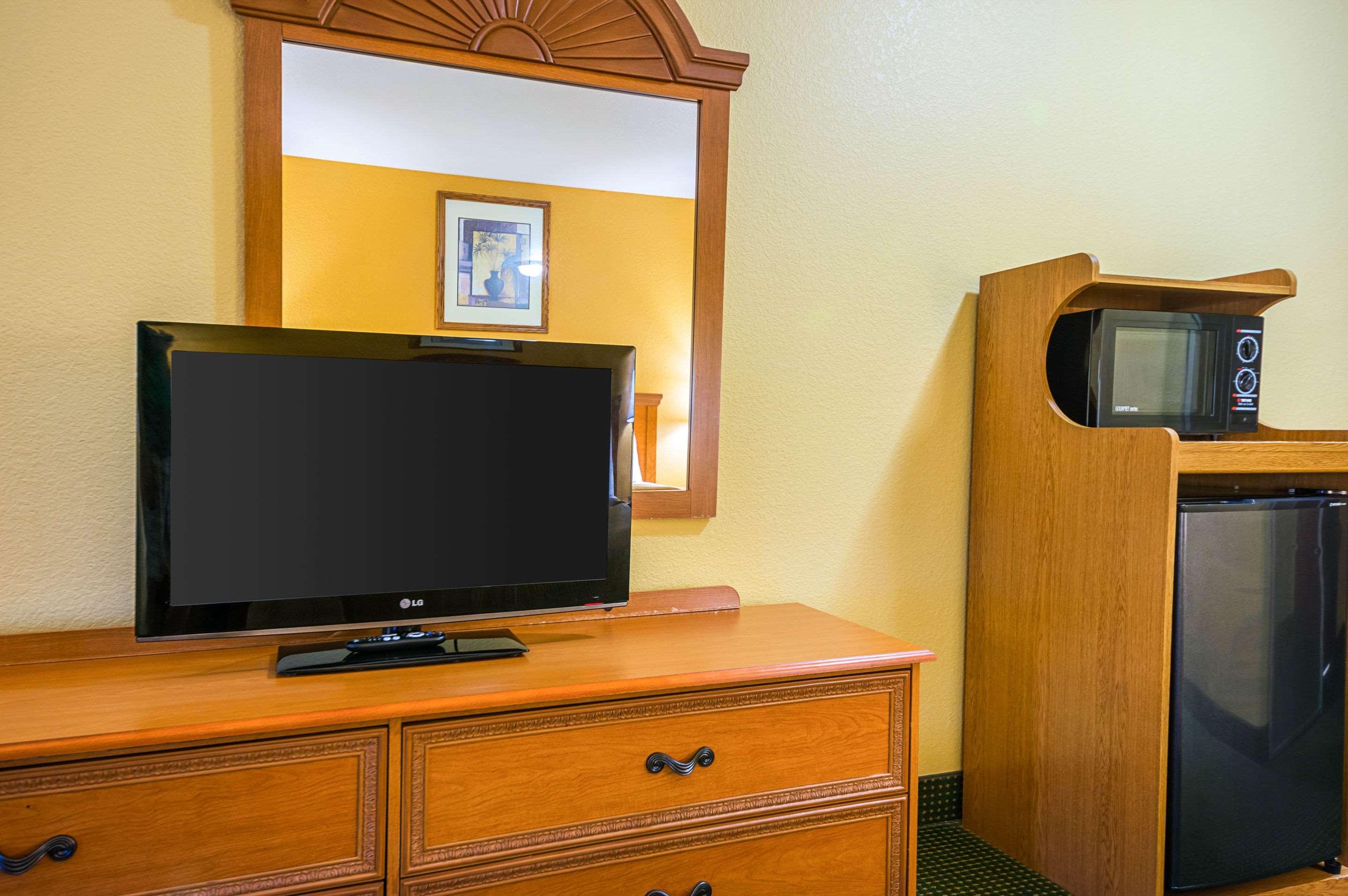 Quality Inn & Suites — photo 4
