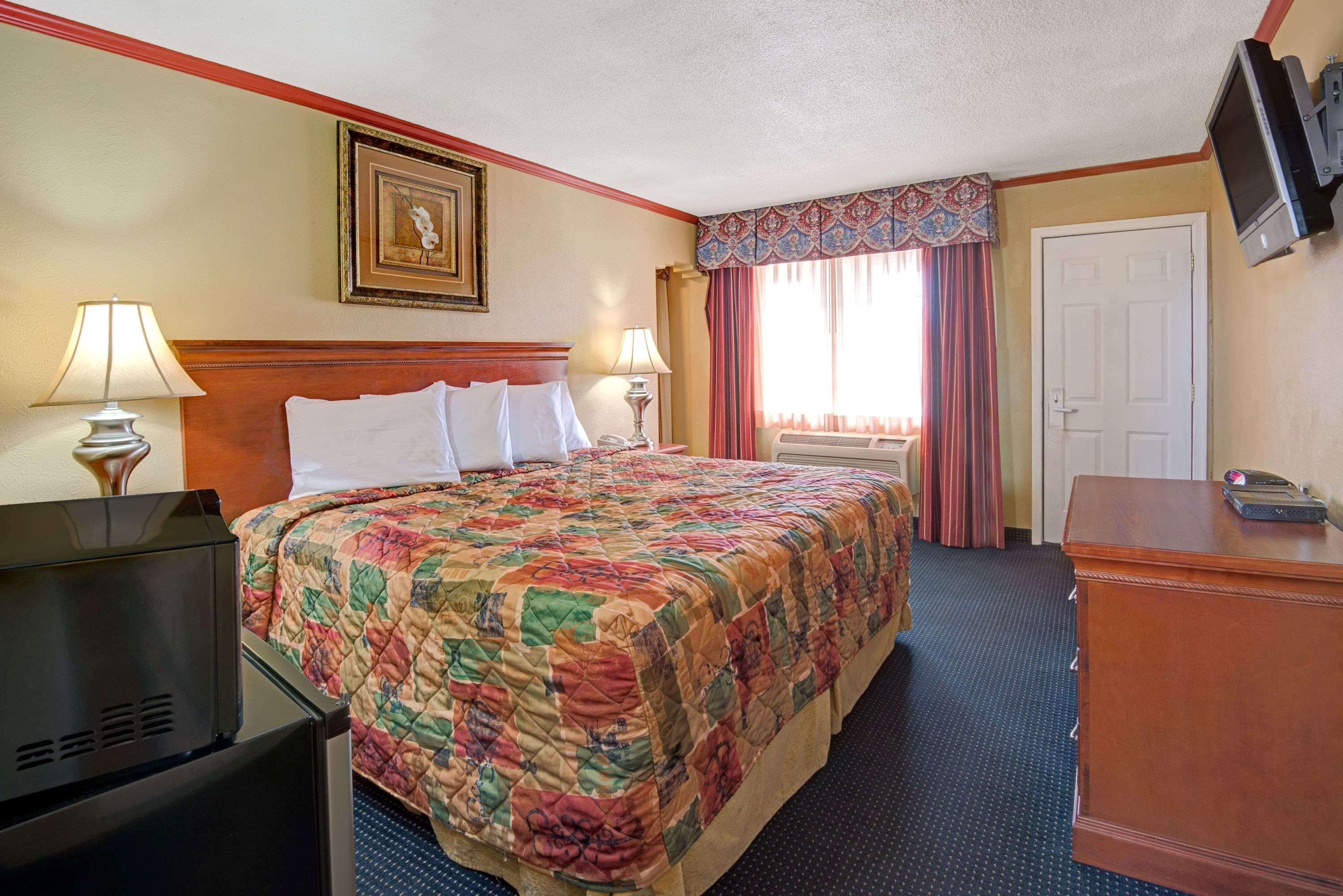Days Inn Albuquerque Downtown — photo 5