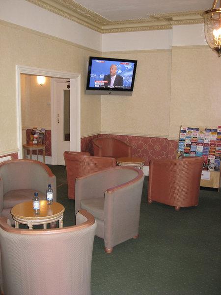 Croydon Court — photo 4