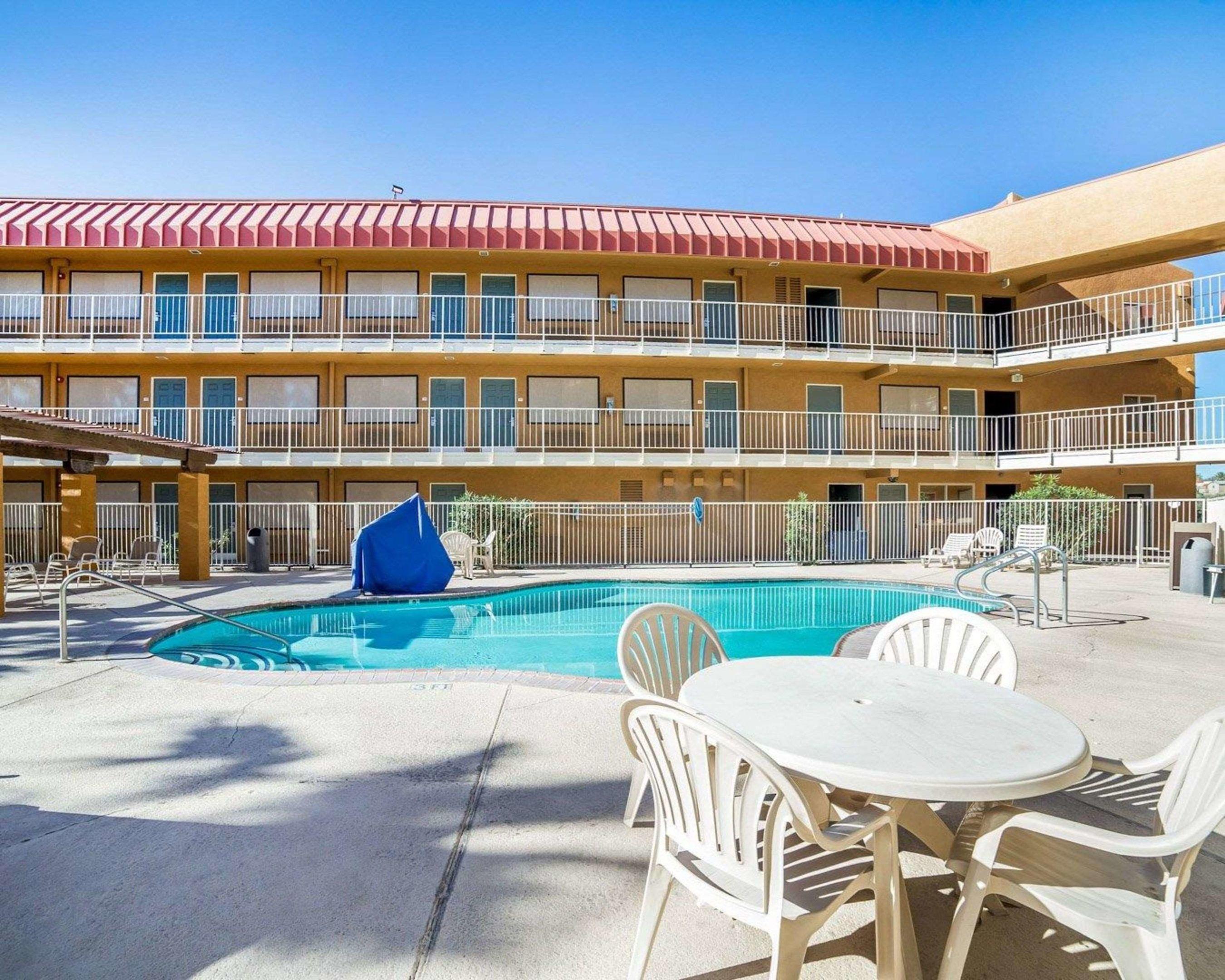 Rodeway Inn & Suites — photo 5