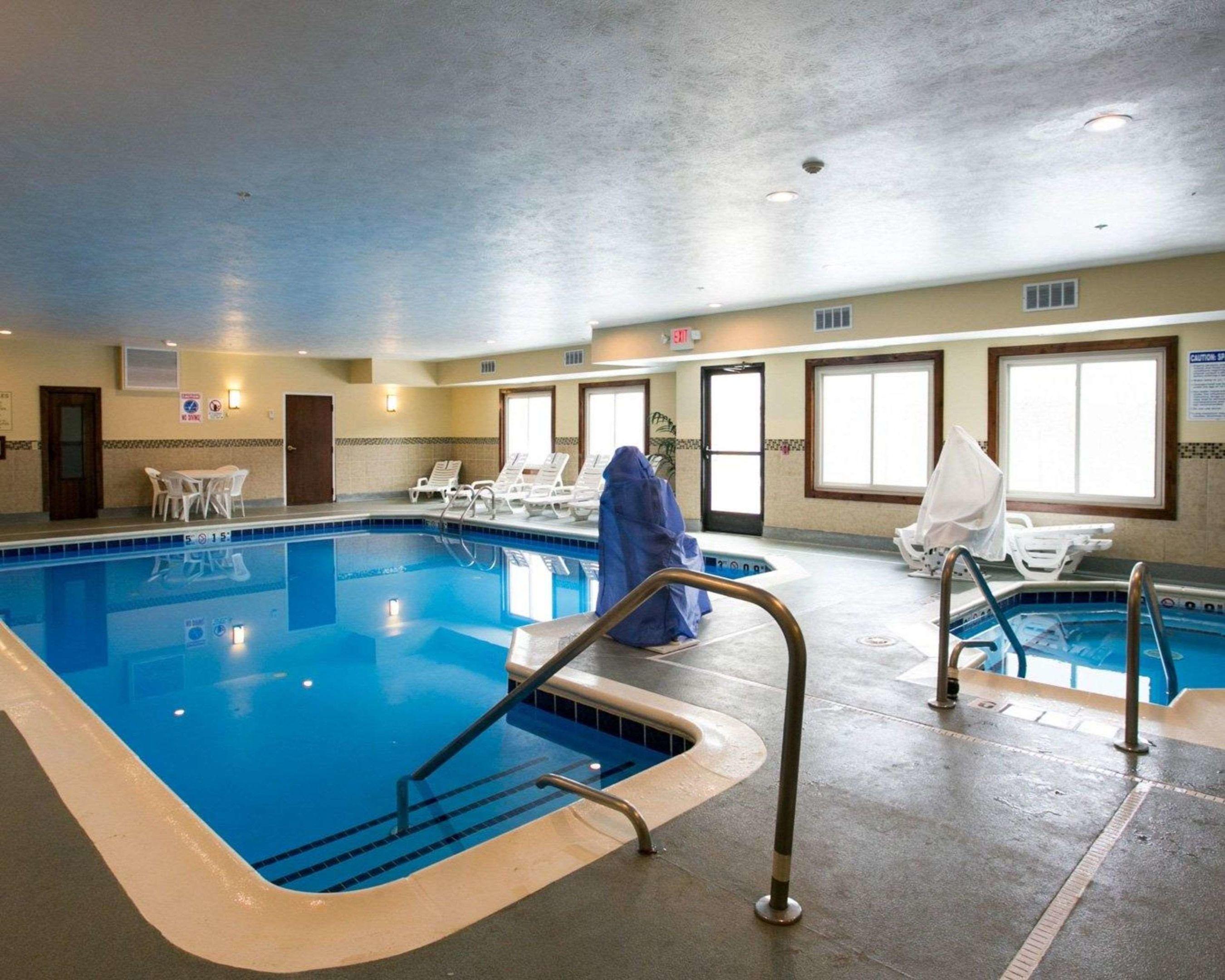 Comfort Suites Benton Harbor — photo 3