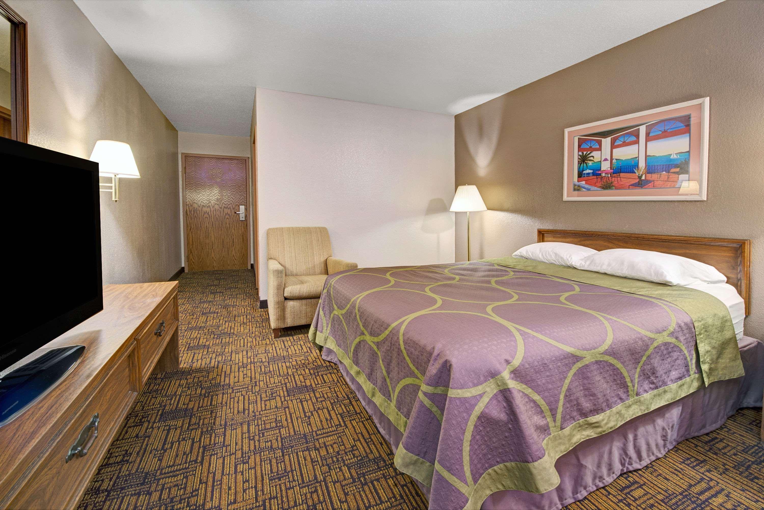 Super 8 by Wyndham Indianapolis/Emerson Ave — photo 4