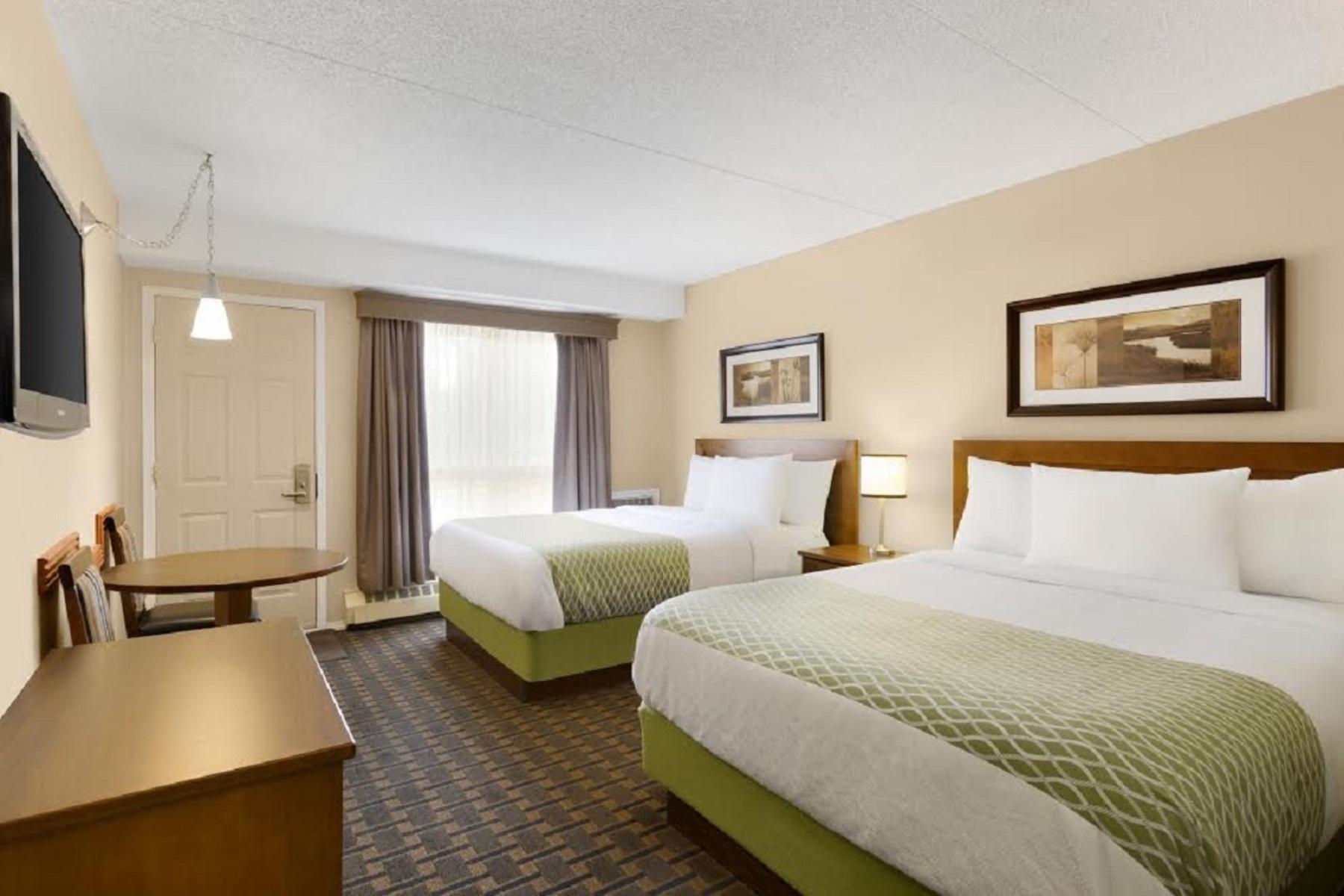 Colonial Square Inn And Suites — photo 4