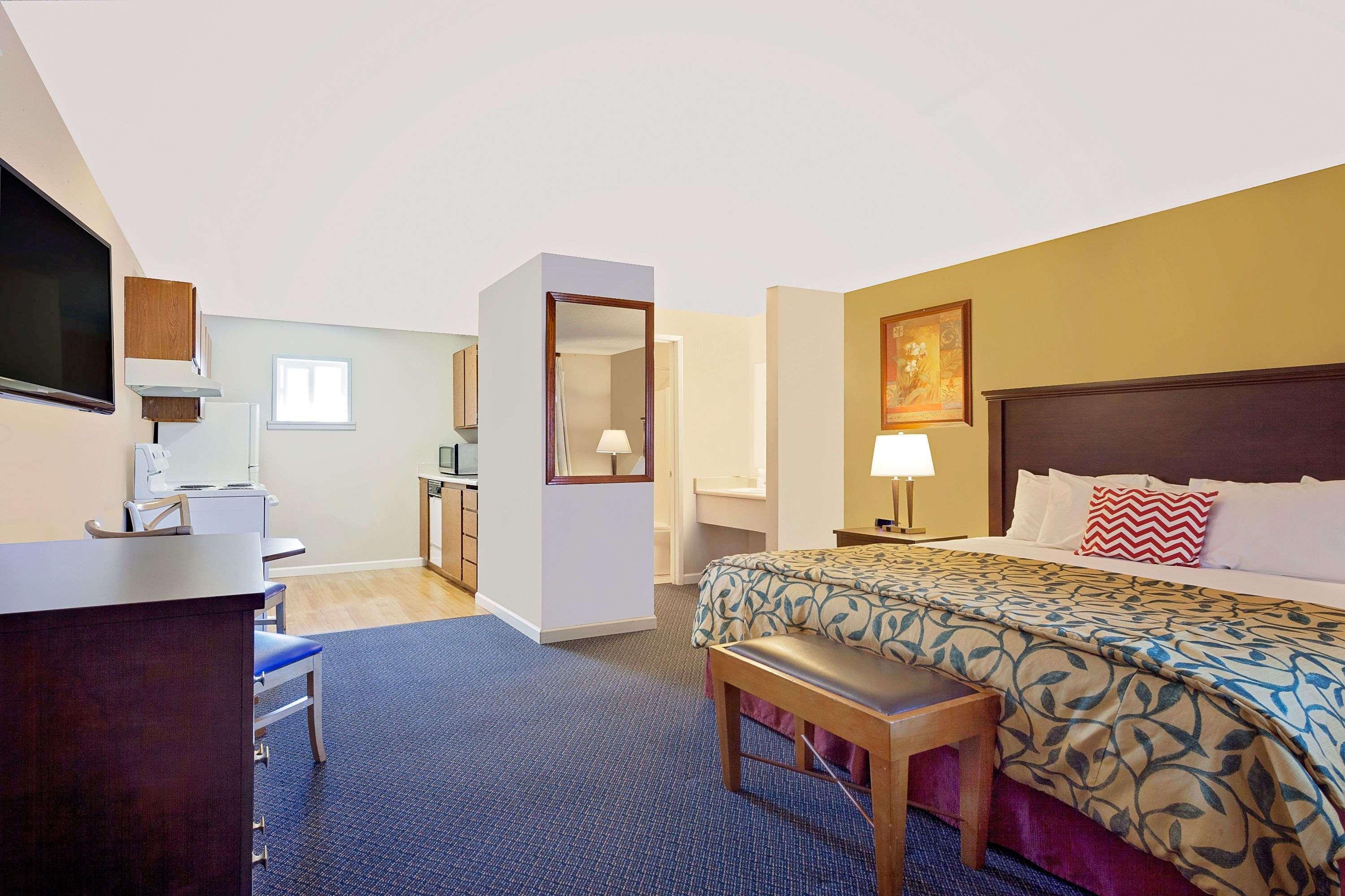 Days Inn Lakewood South Tacoma — photo 4