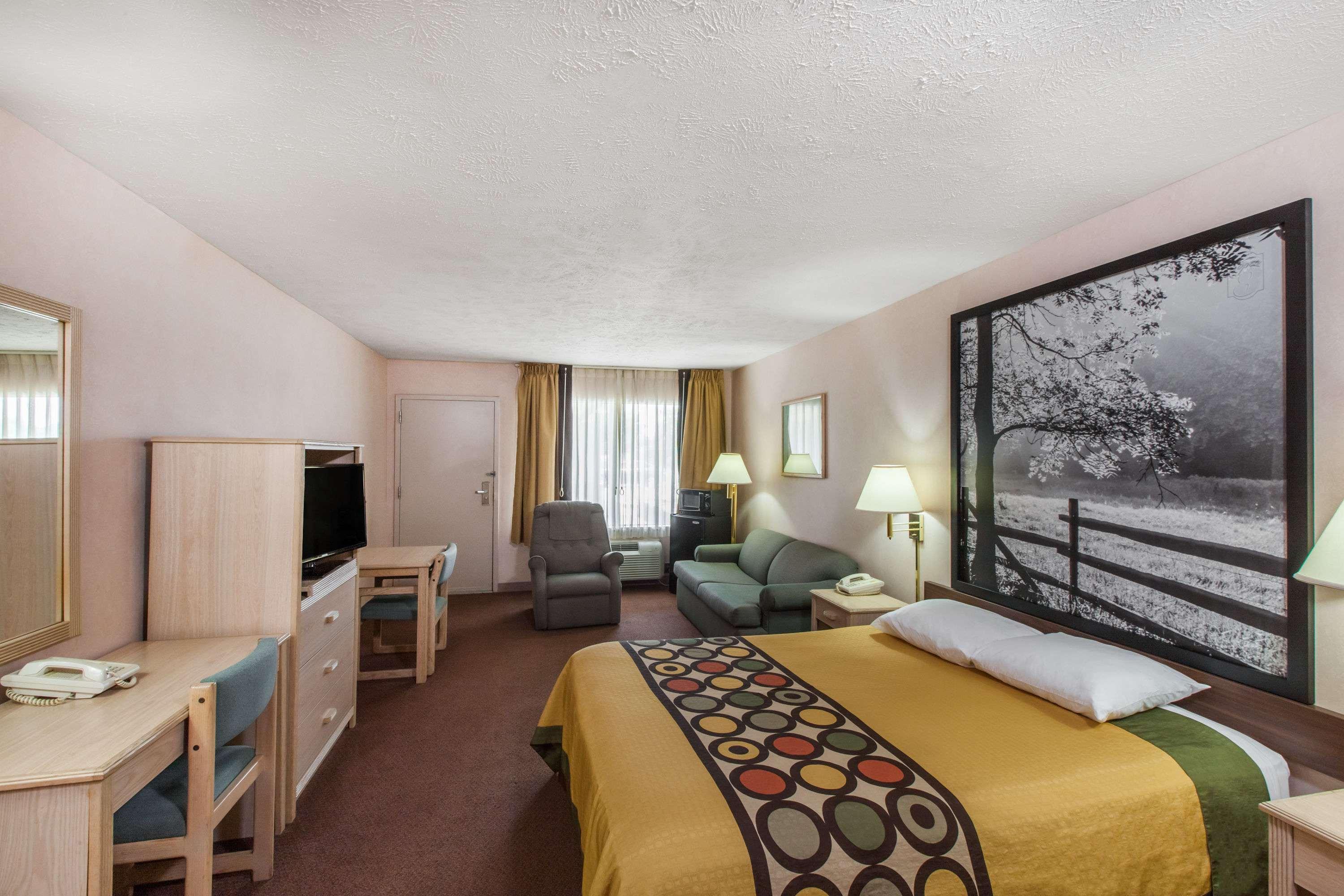Super 8 by Wyndham Jasper TX — photo 4