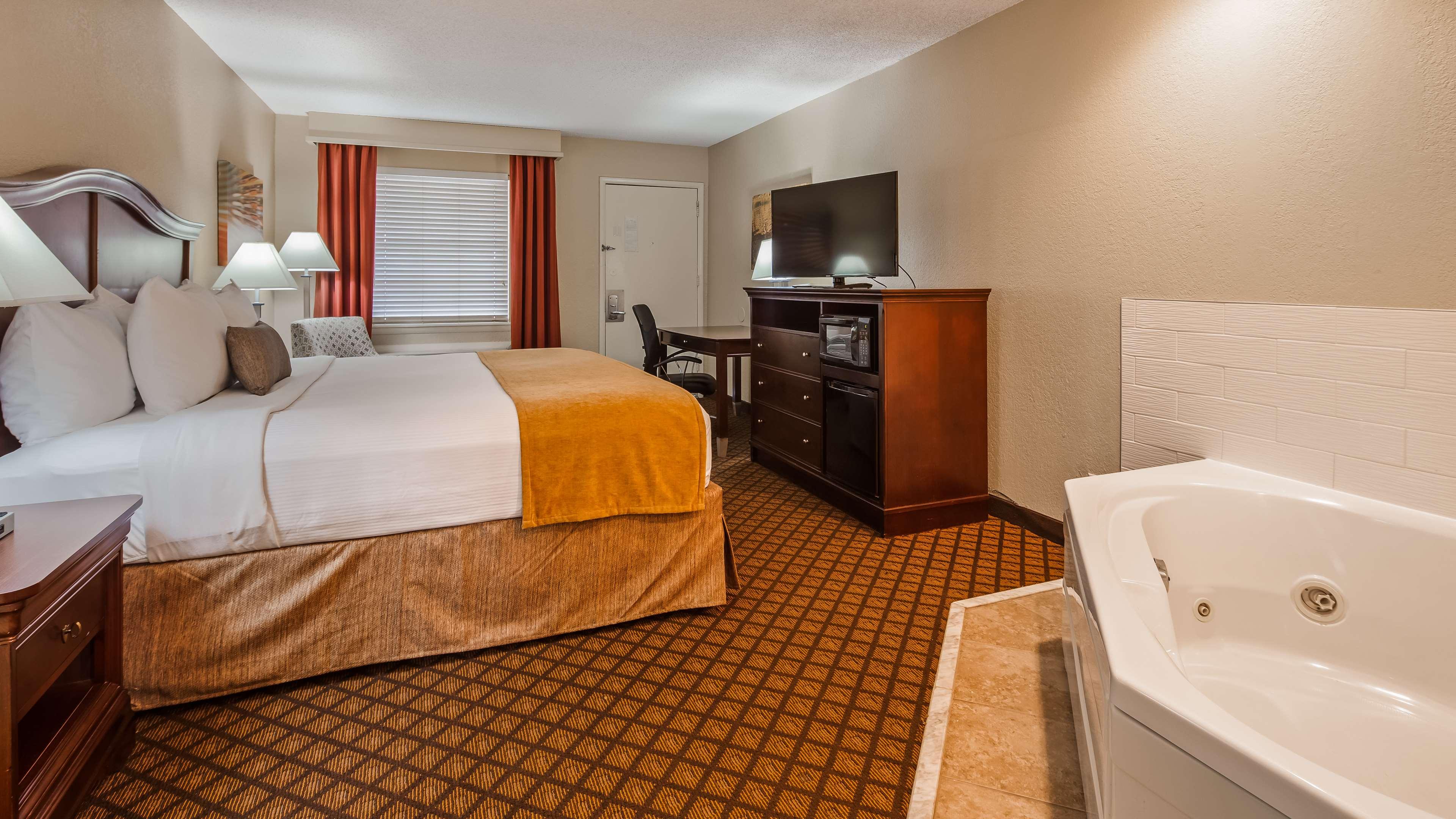 Best Western Plus Coach House — photo 5