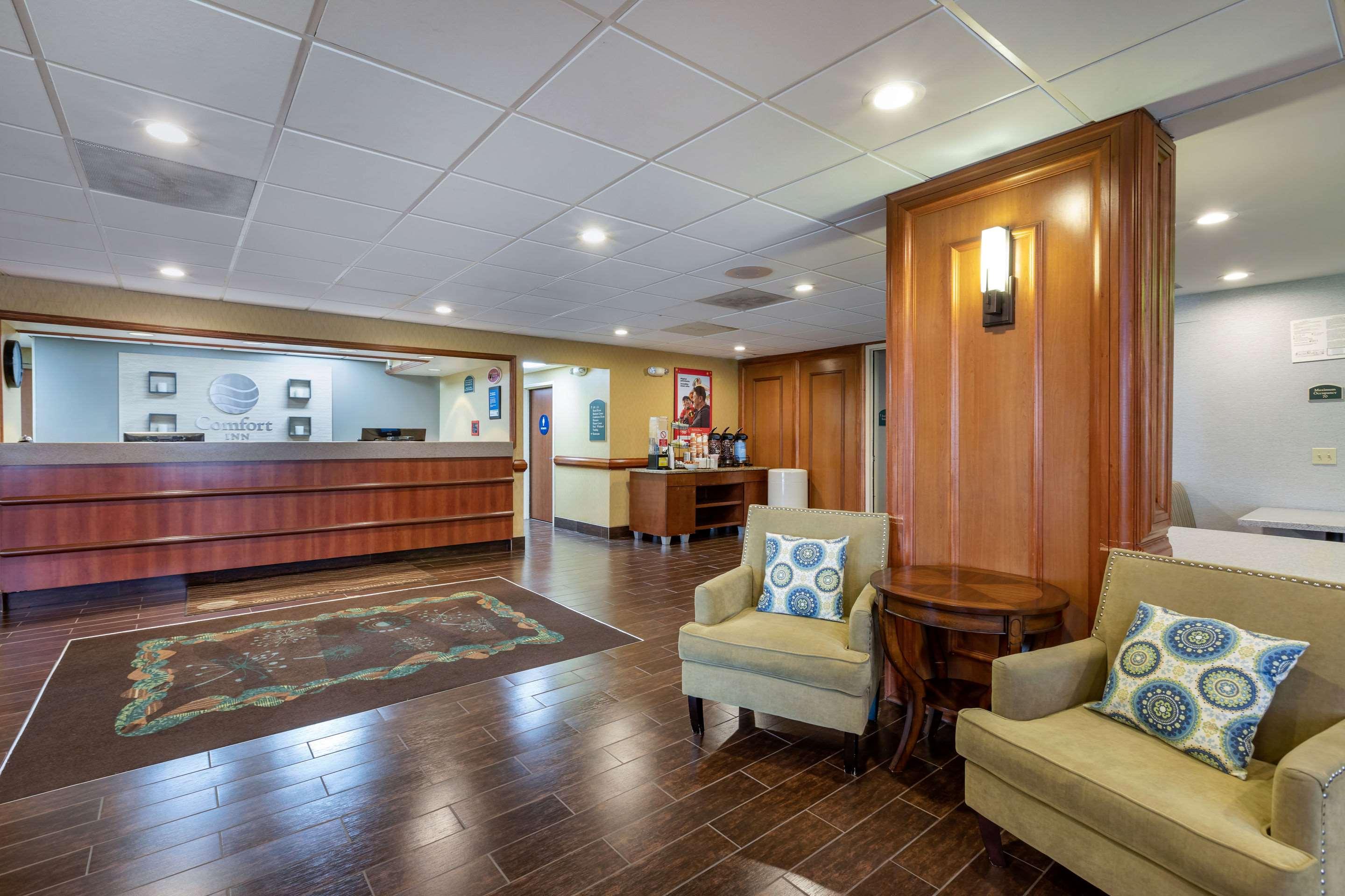 Comfort Inn & Suites Anaheim — photo 3