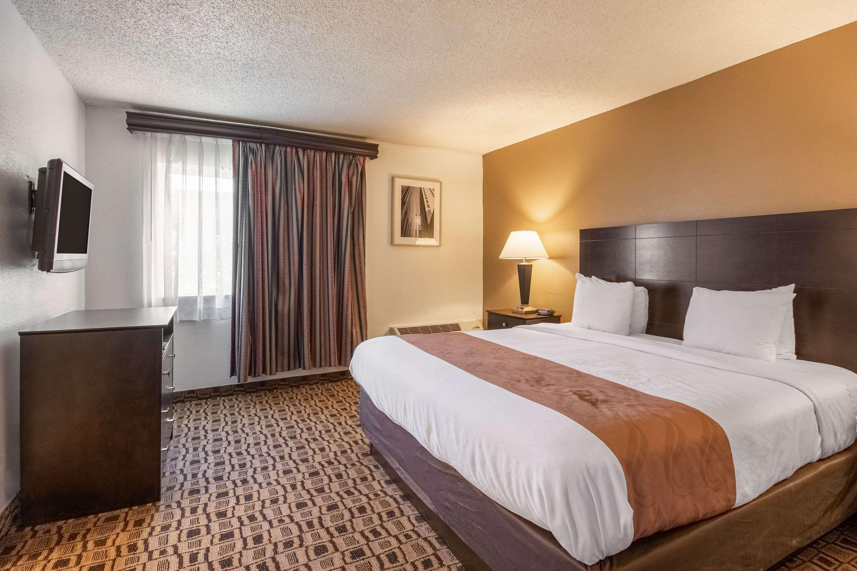 Quality Suites Wichita — photo 4