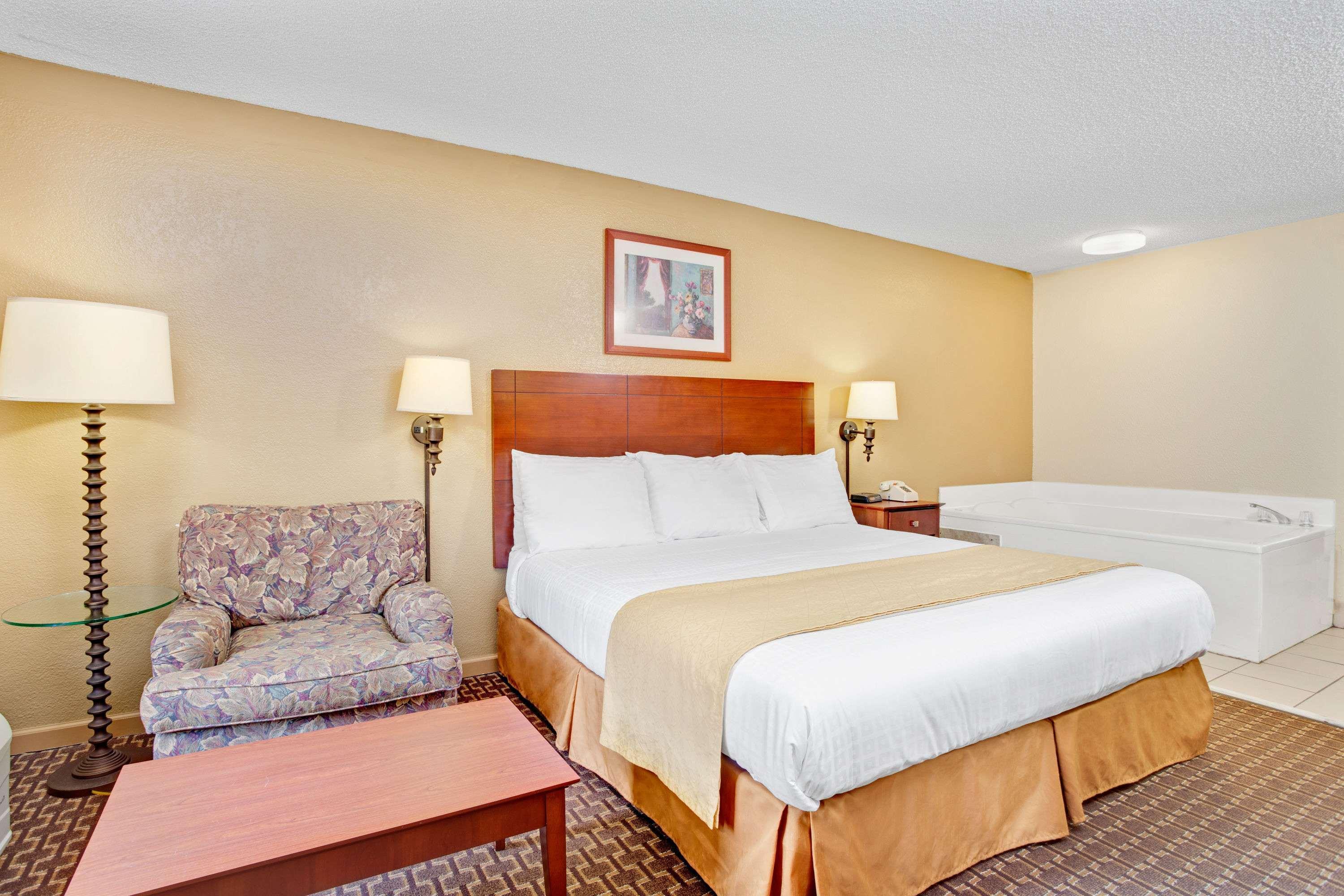 Days Inn & Suites by Wyndham Stockbridge South Atlanta — photo 5