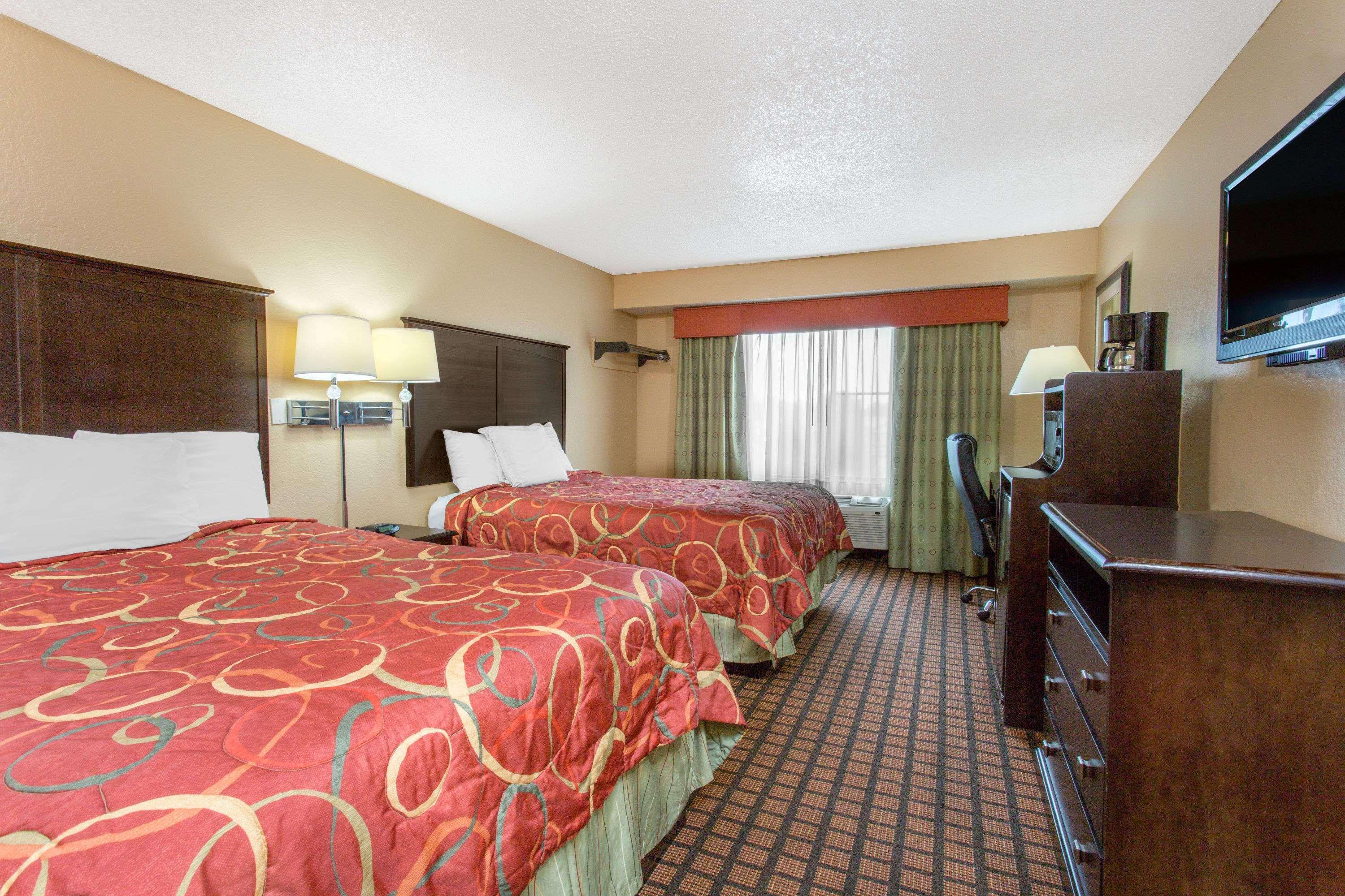 Super 8 by Wyndham Texarkana AR — photo 3