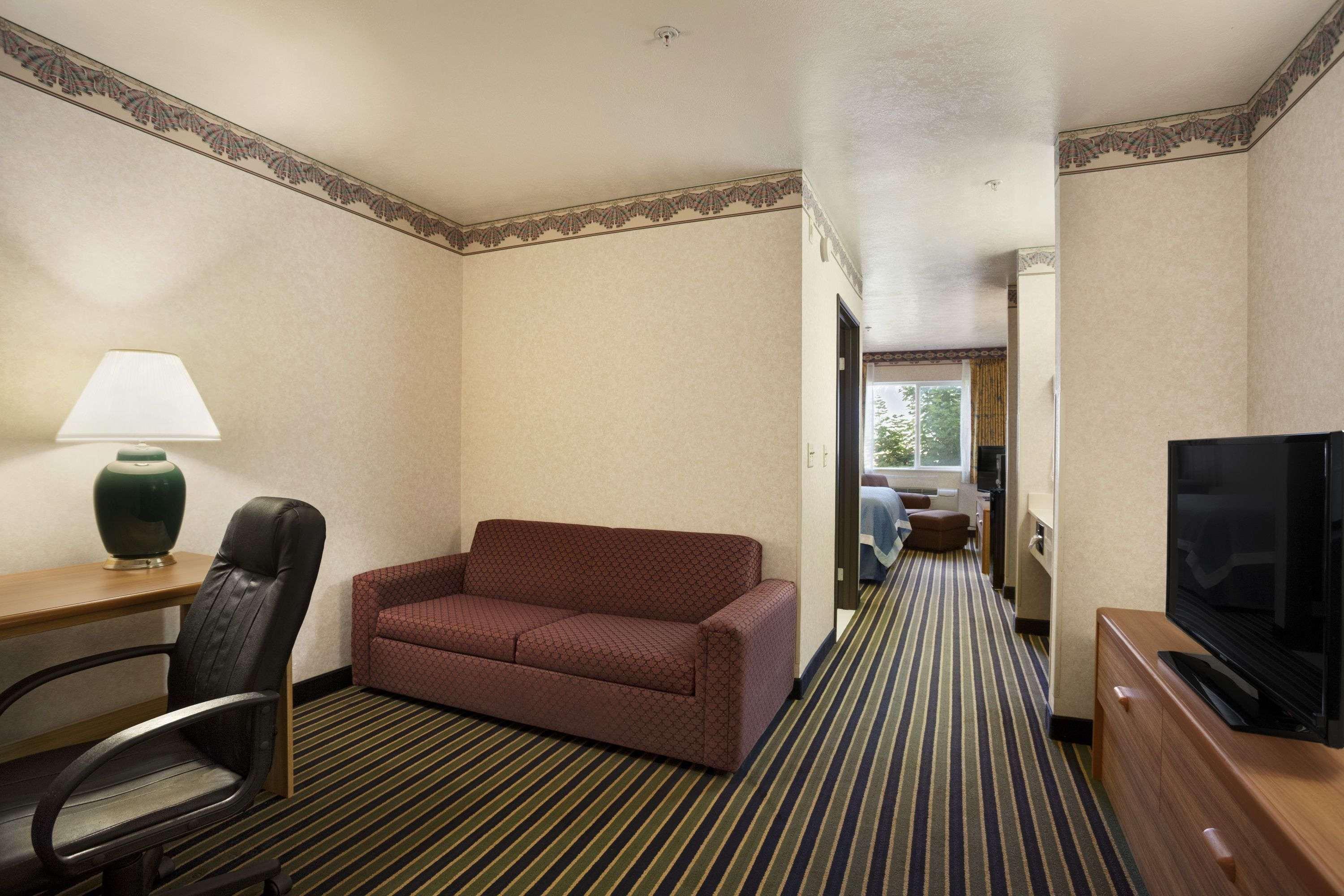 Days Inn by Wyndham Springville — photo 4