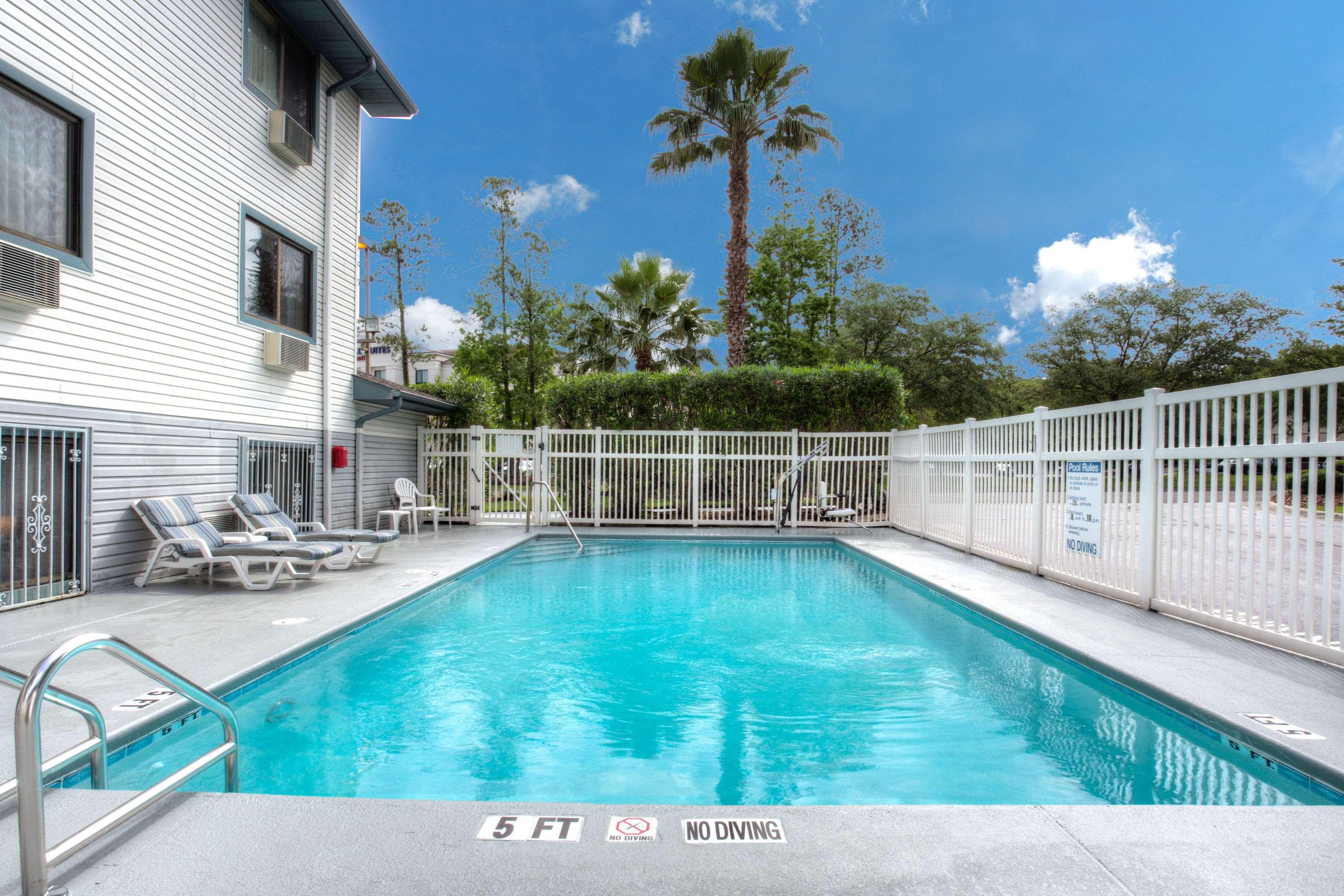 Super 8 by Wyndham Gainesville — photo 5