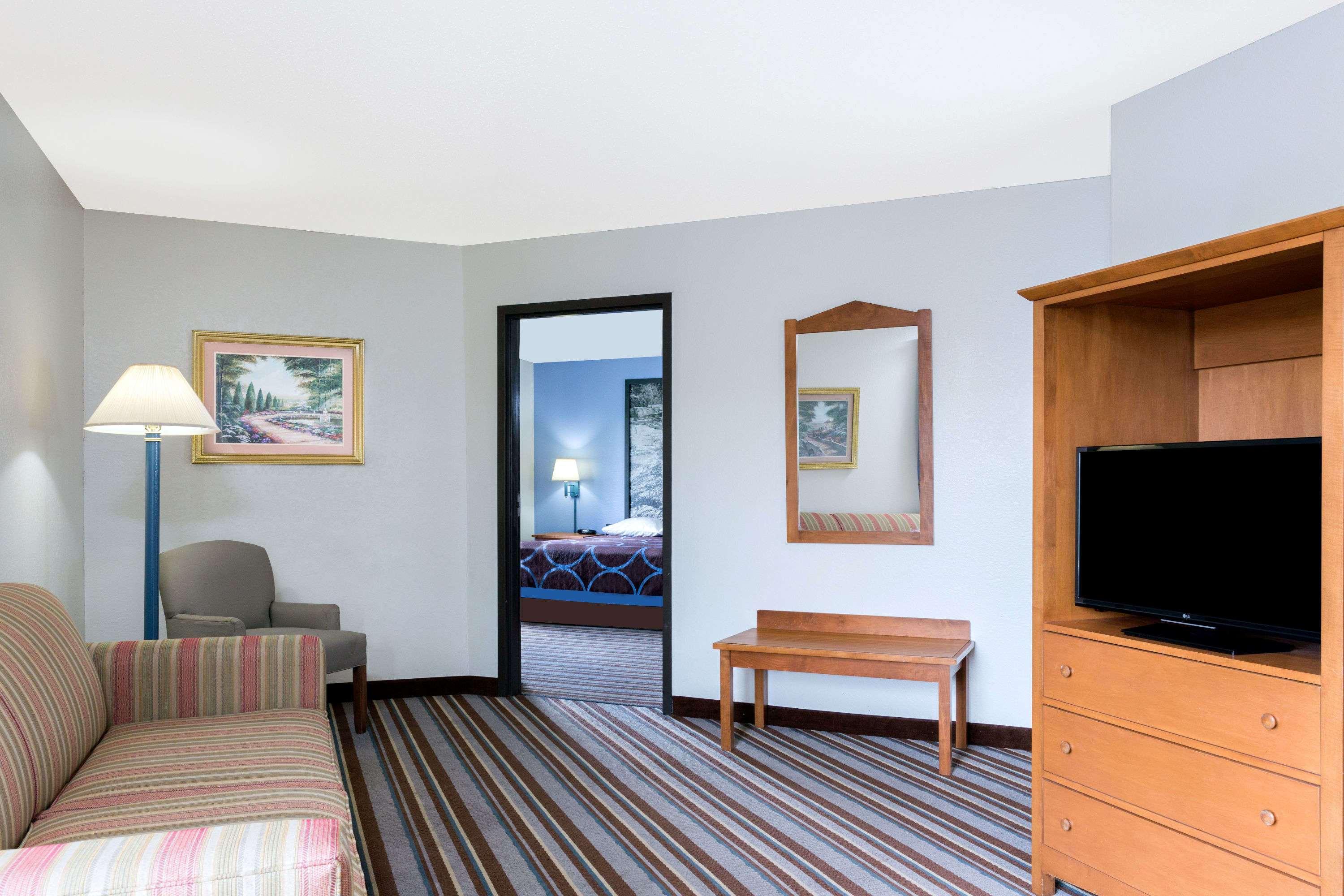 Super 8 by Wyndham Wisconsin Dells — photo 4