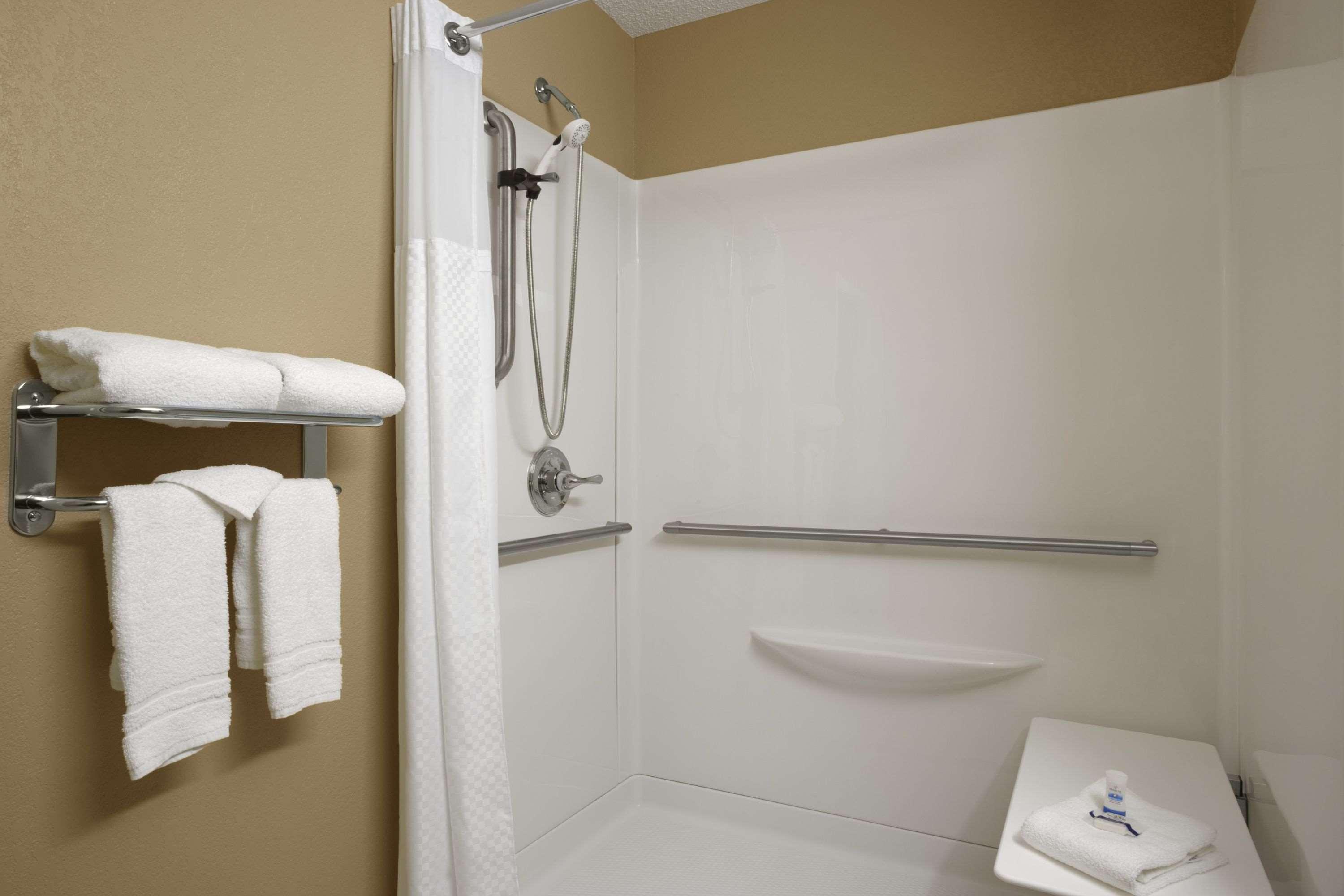 Microtel Inn & Suites by Wyndham Mineral Wells/Parkersburg — photo 4