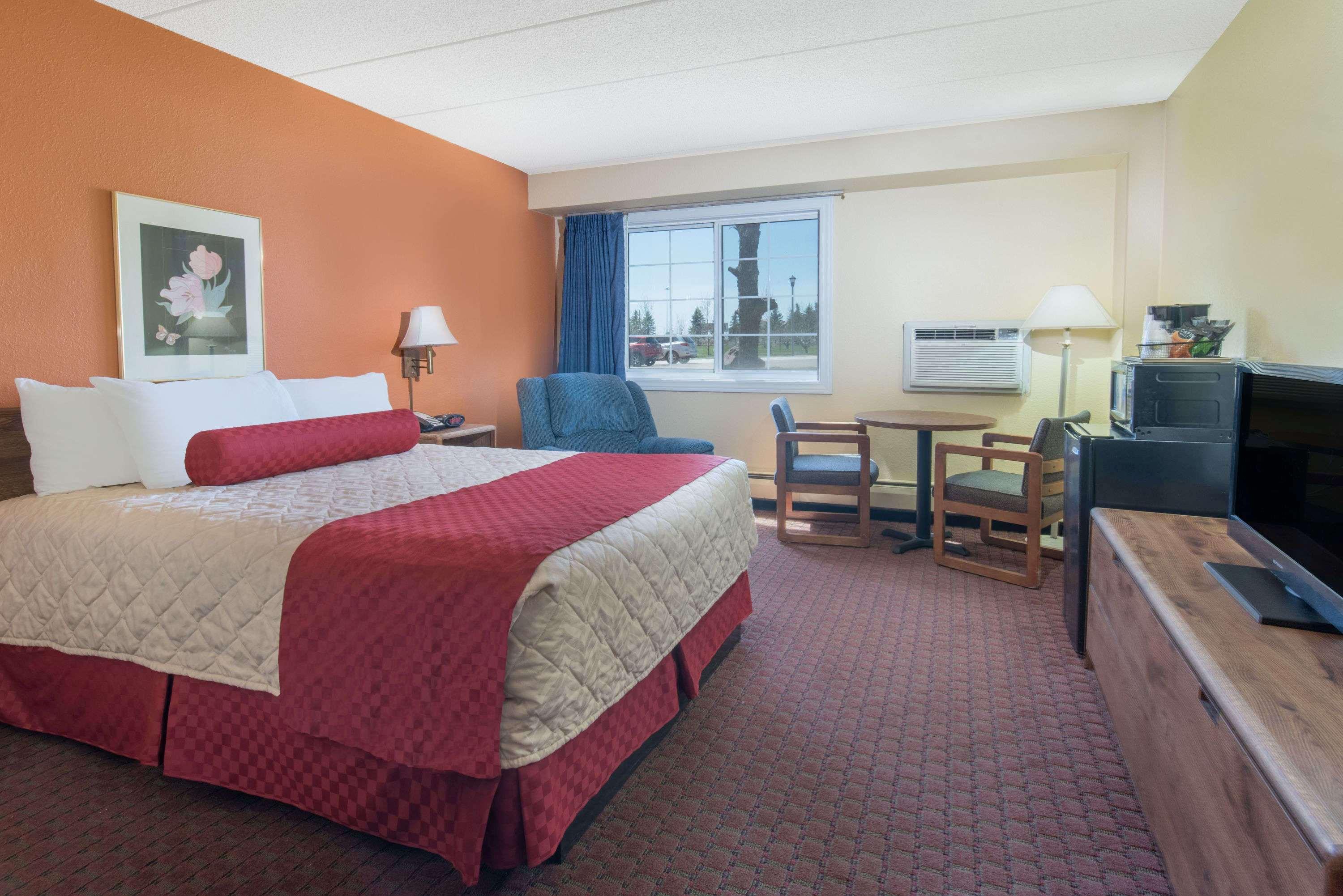 Days Inn by Wyndham Minot — photo 4