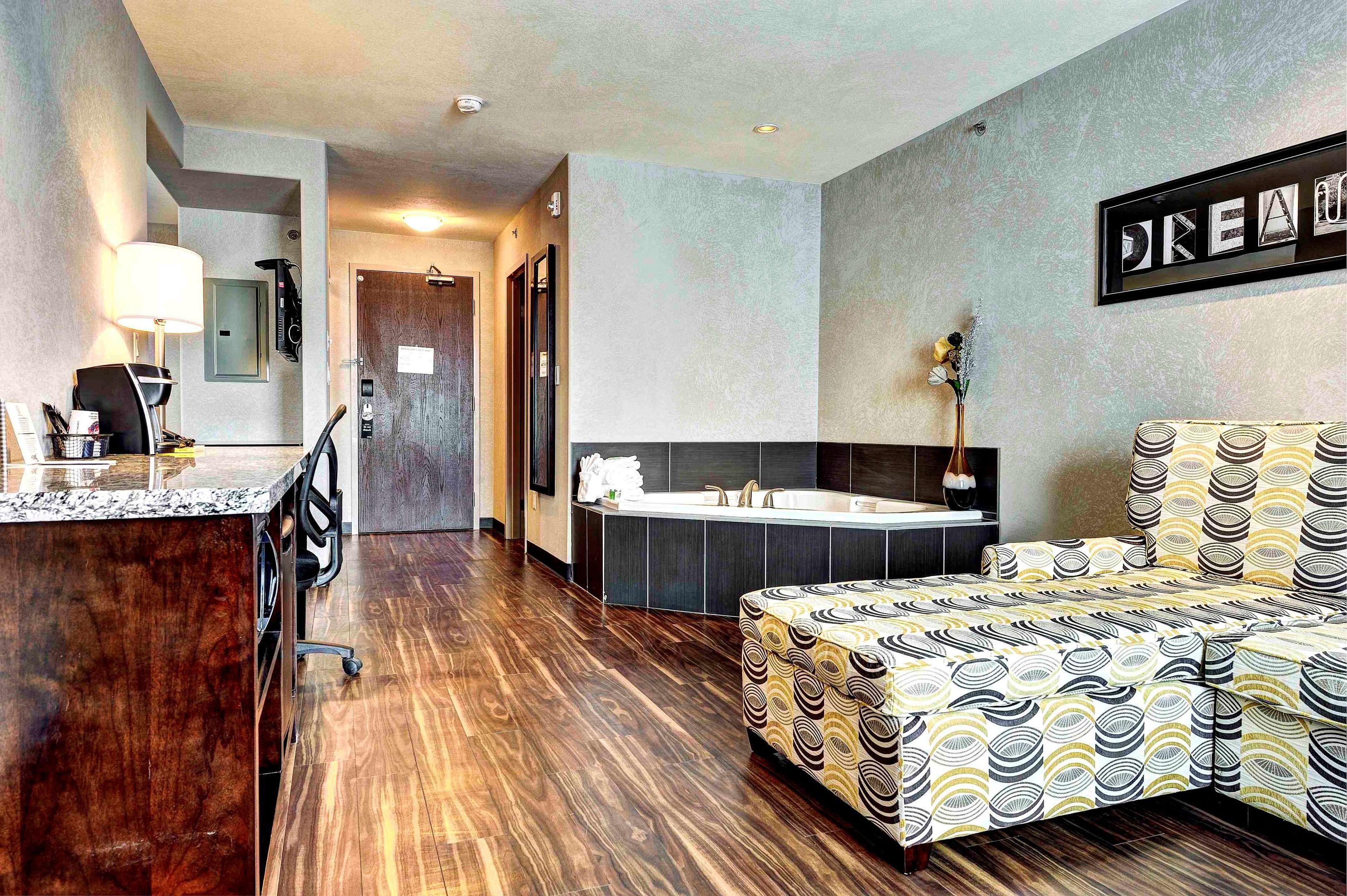 Home Inn And Suites — photo 4