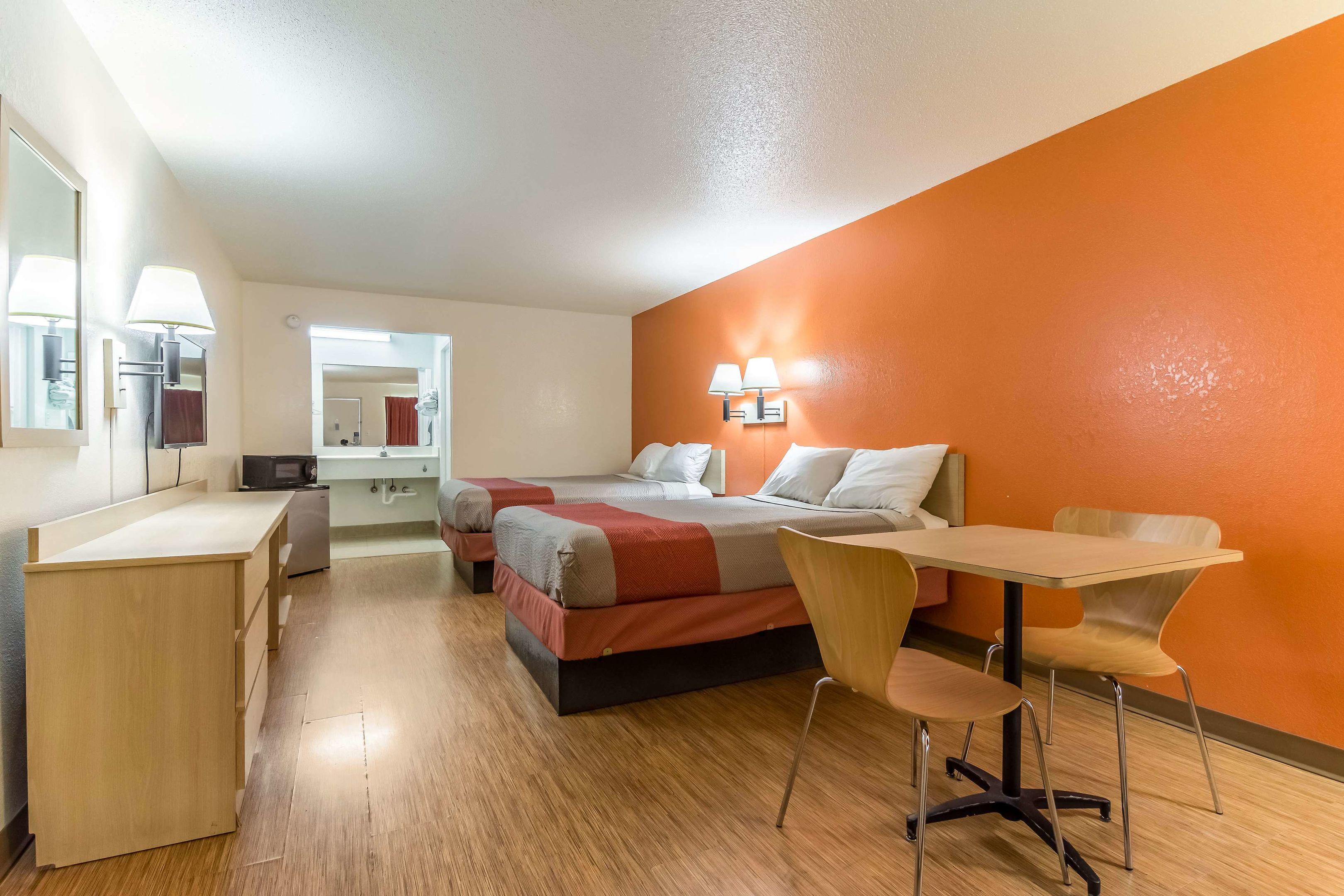 Motel 6 Raleigh Southwest Cary — photo 5