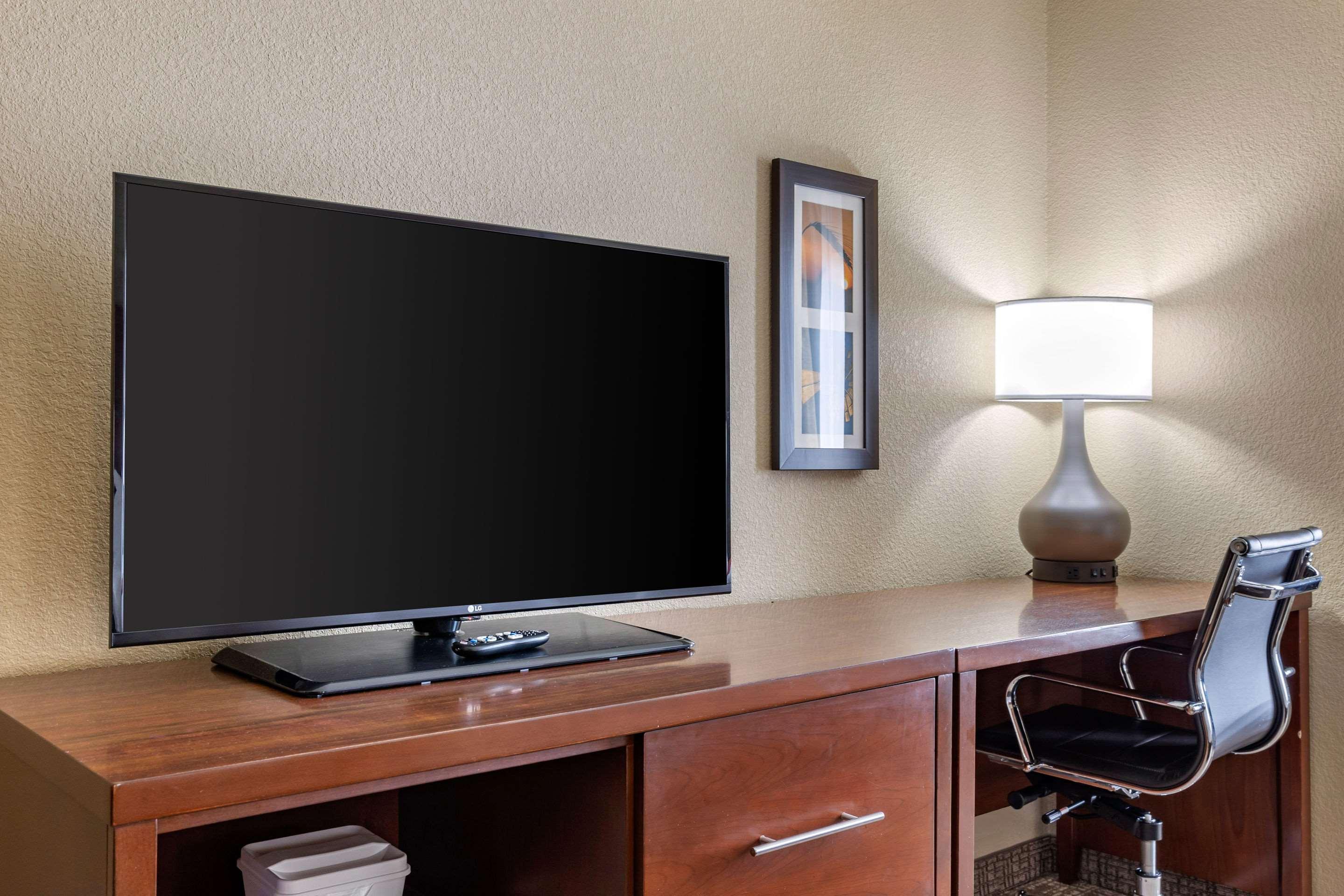 Comfort Inn & Suites Augusta — photo 5