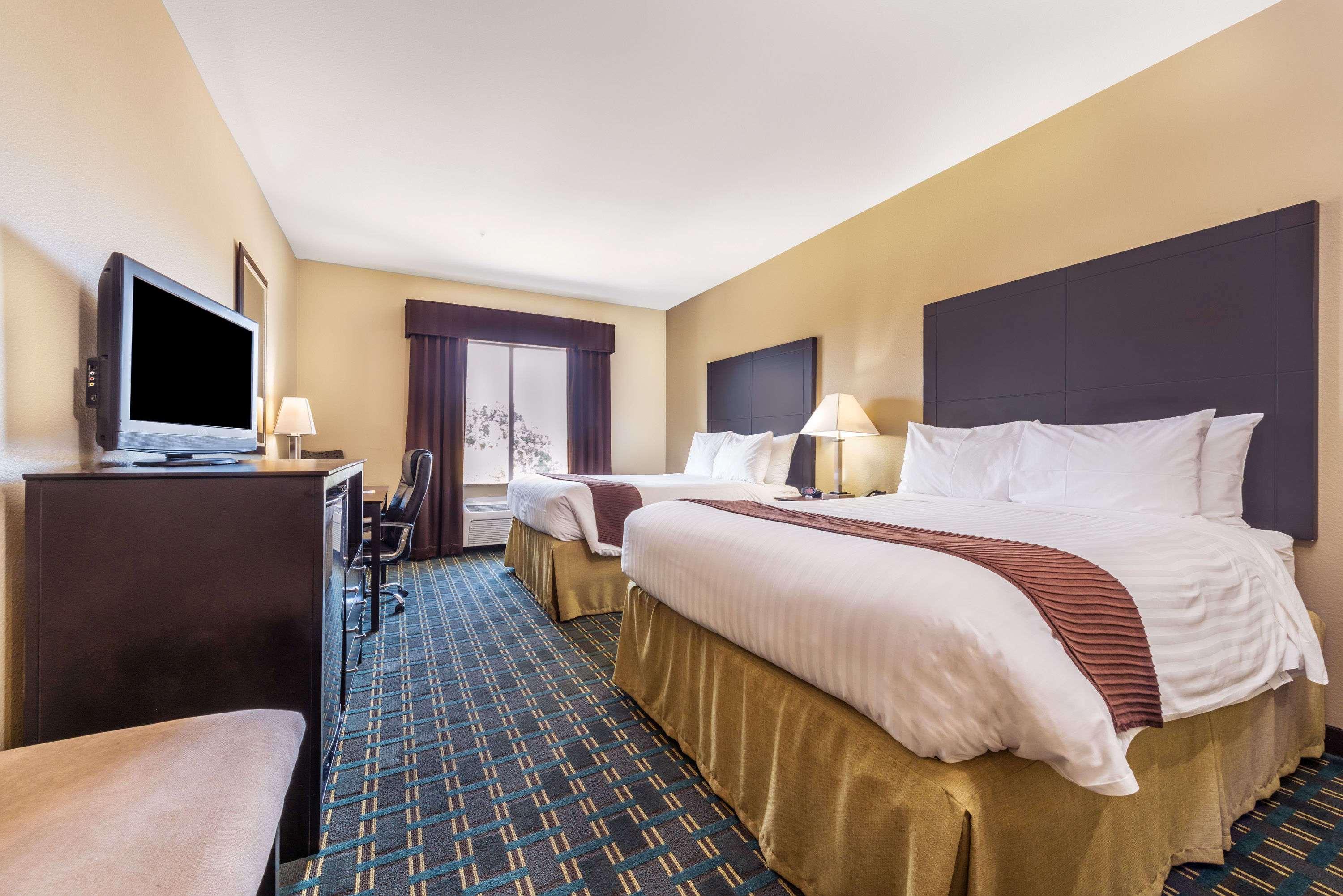 Days Inn and Suites Mineral Wells — photo 4