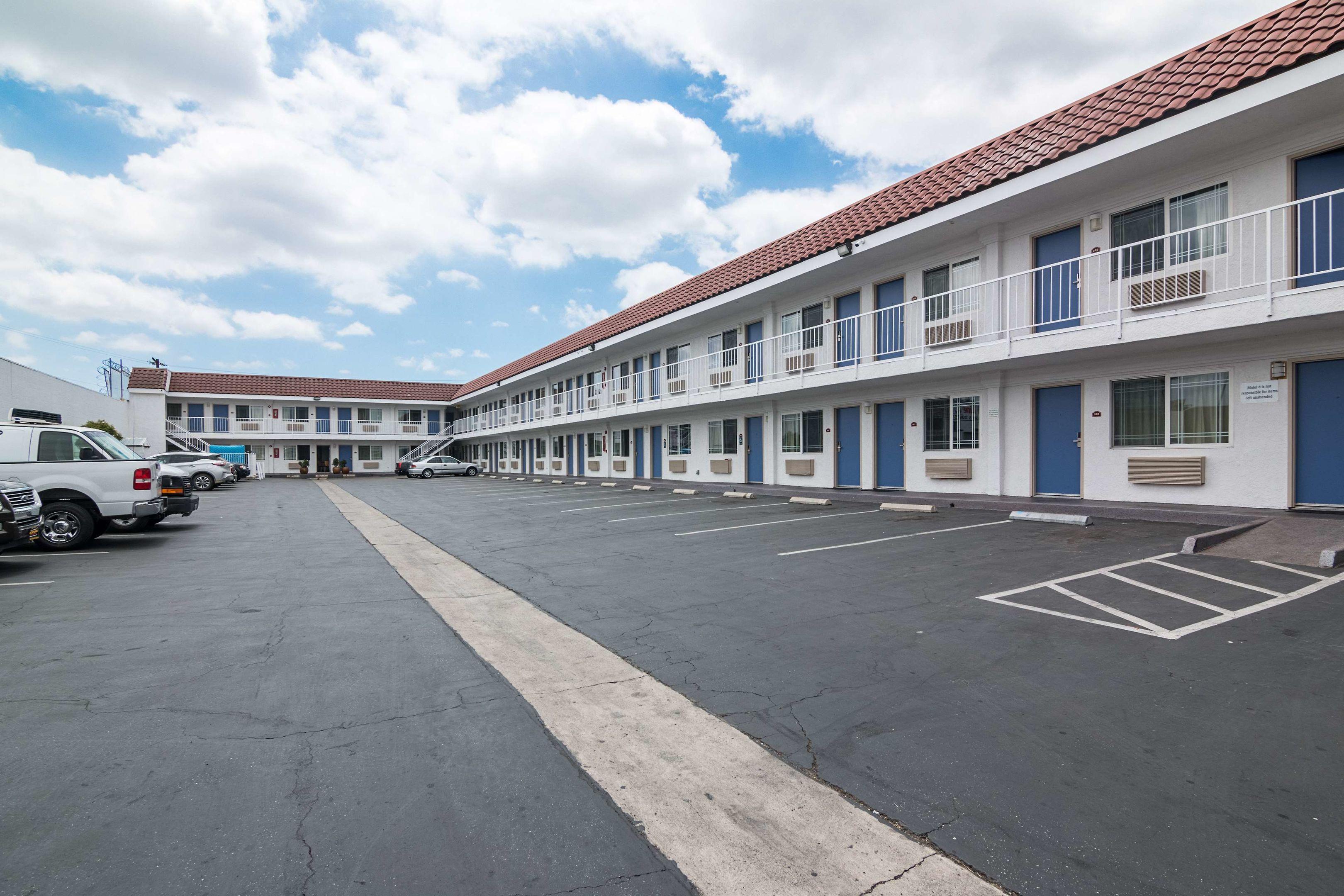 Motel 6 Norwalk — photo 5