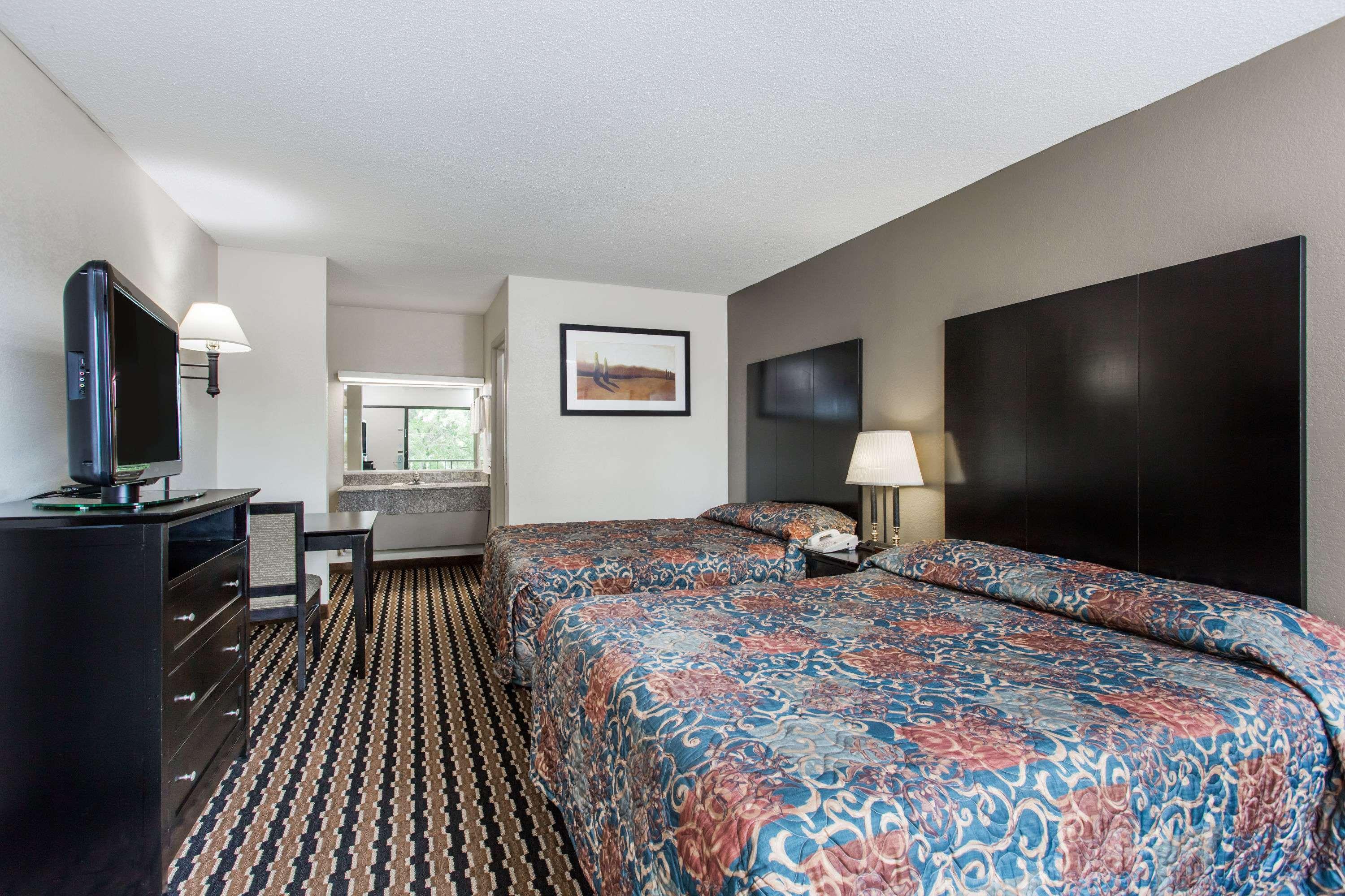 Days Inn Wilkesboro — photo 3