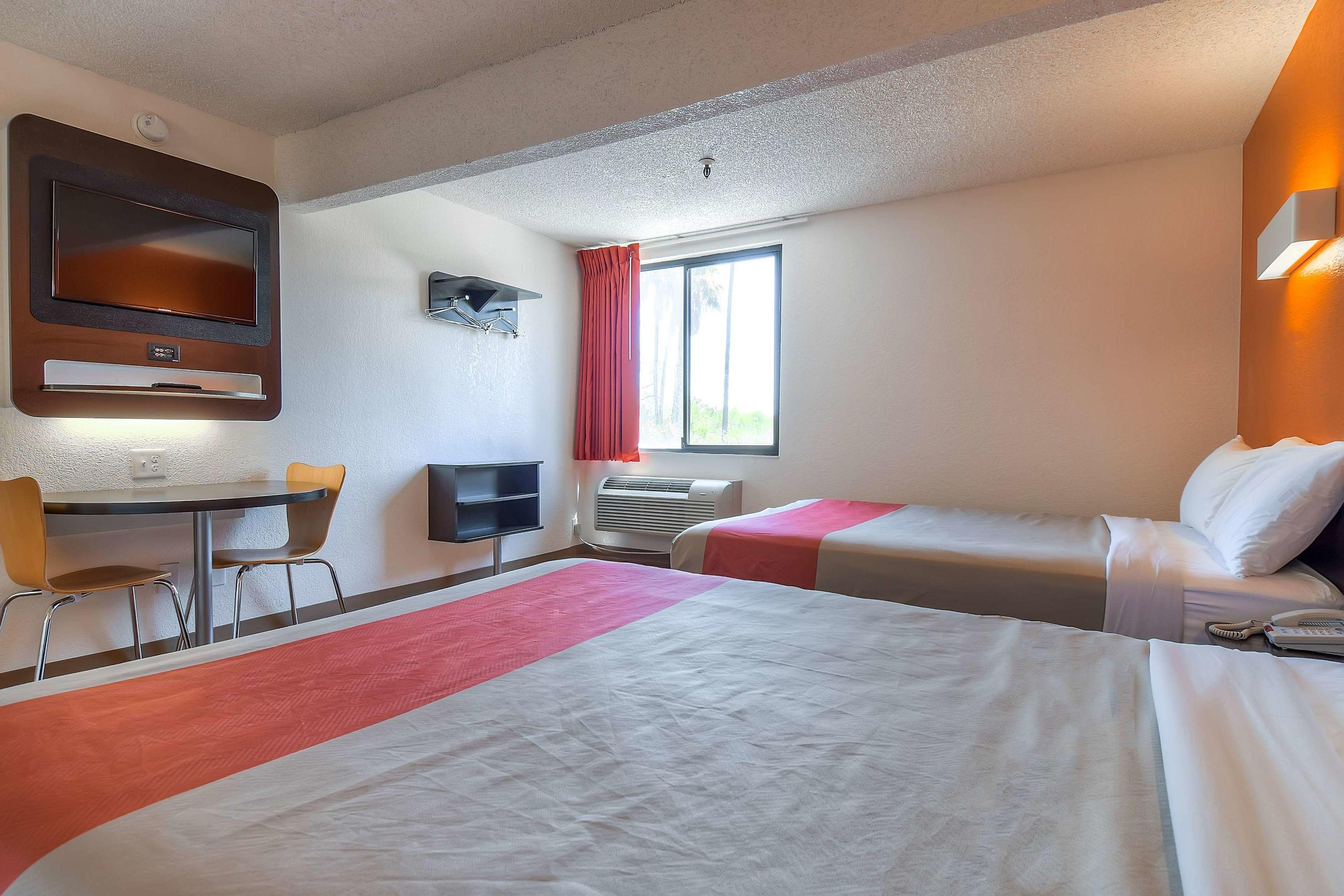 Motel 6 San Diego - Circle - Mission Valley — photo 5