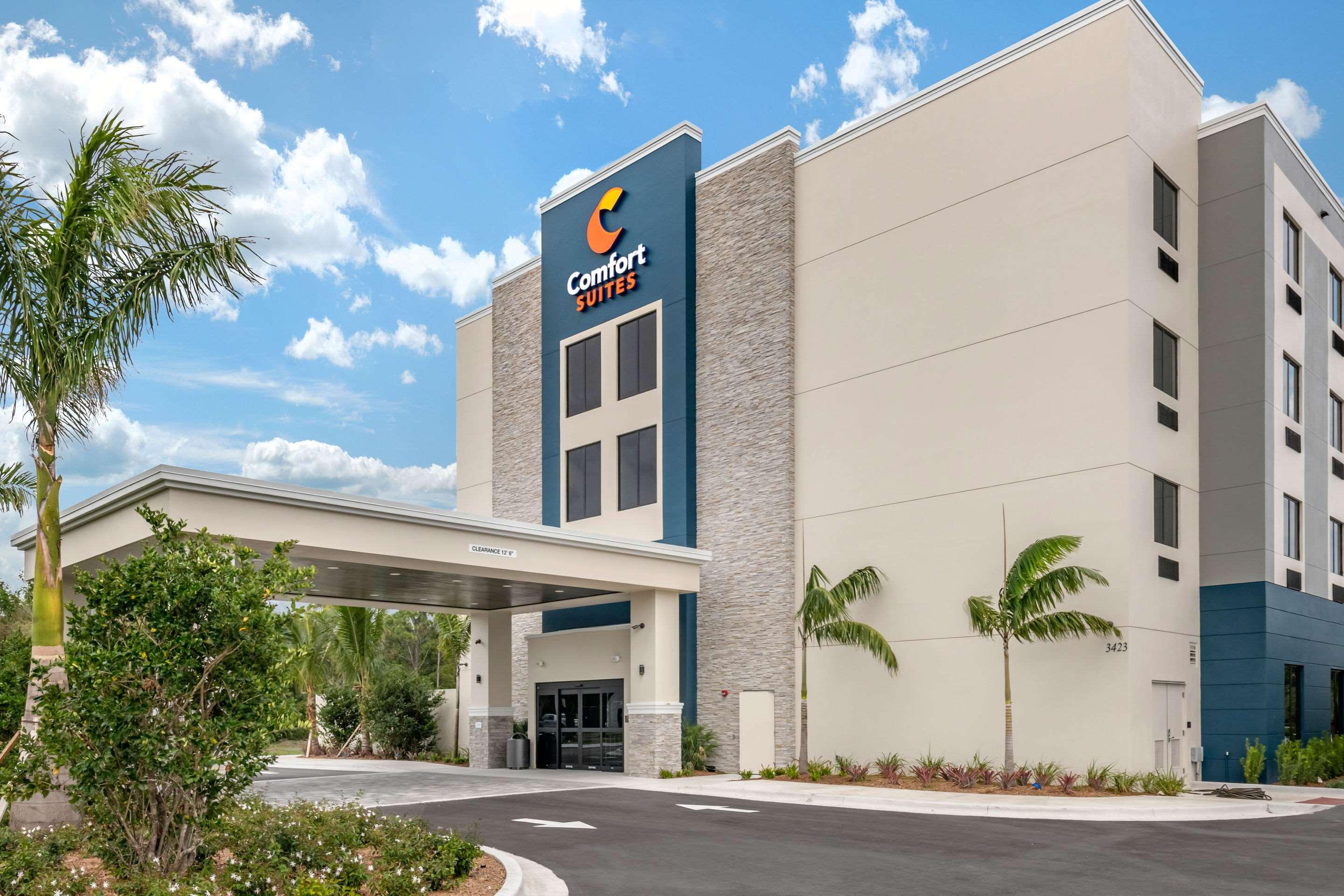 Comfort Suites — photo 4