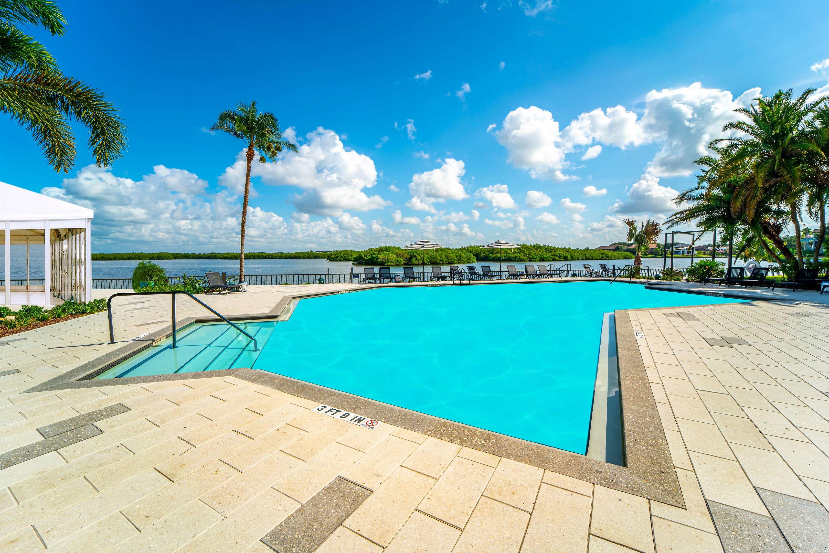 DoubleTree by Hilton Tampa Rocky Point Waterfront — photo 3