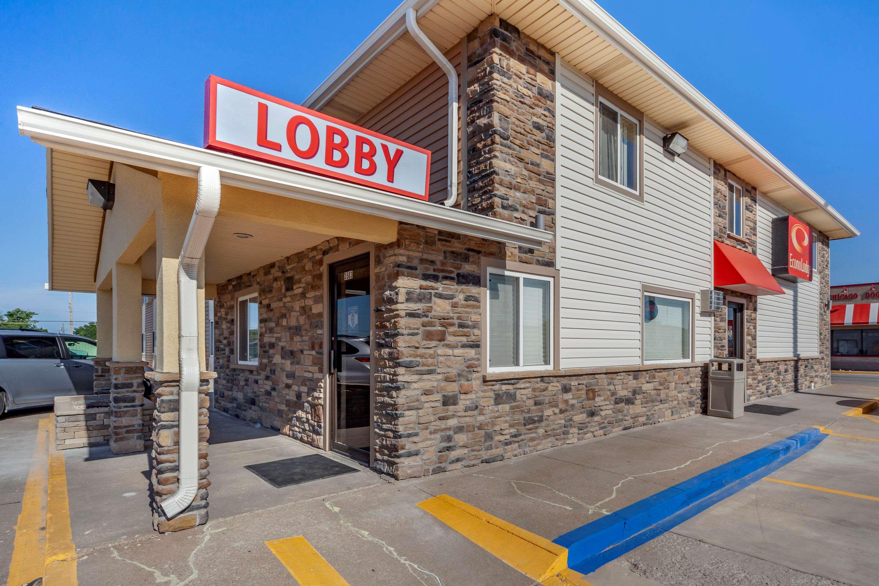 Econo Lodge Hays — photo 4