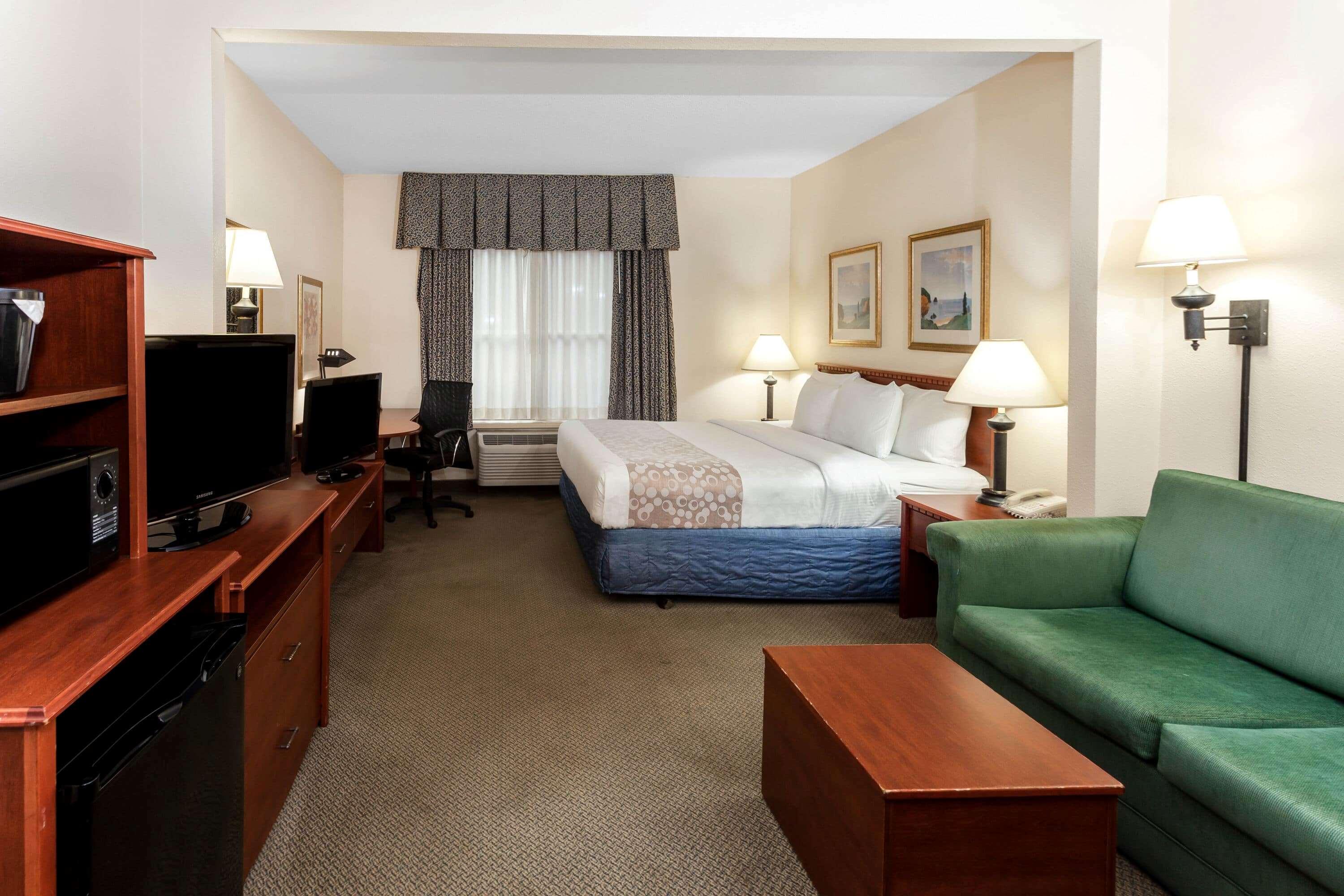 La Quinta Inn & Suites Milwaukee Southwest — photo 4