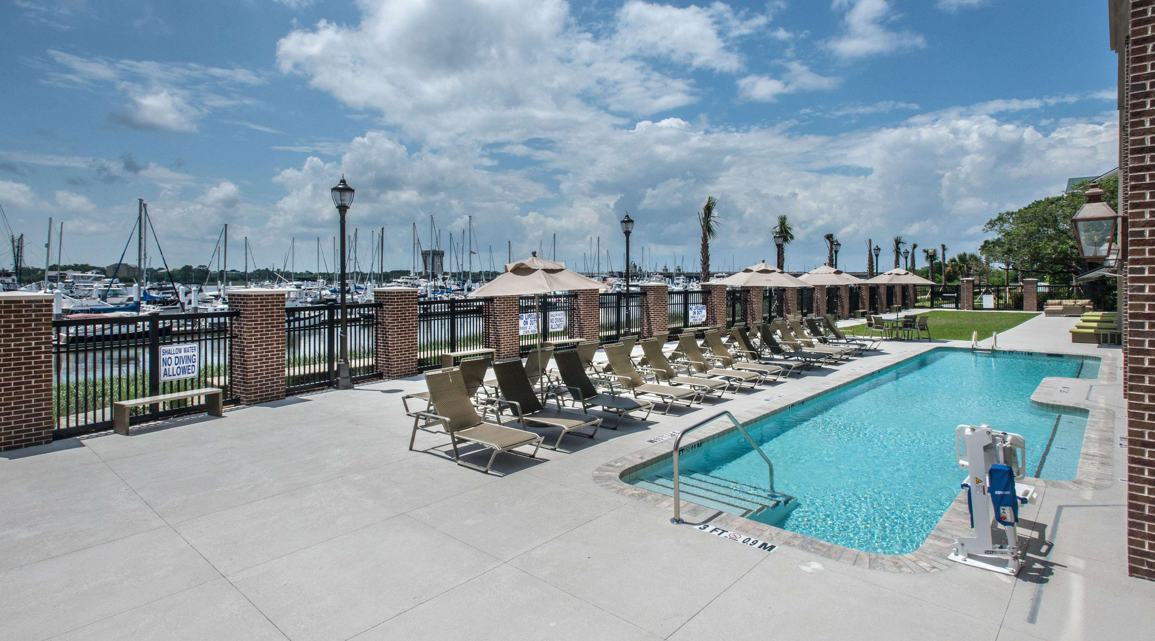 Hilton Garden Inn Charleston Waterfront/Downtown — photo 4