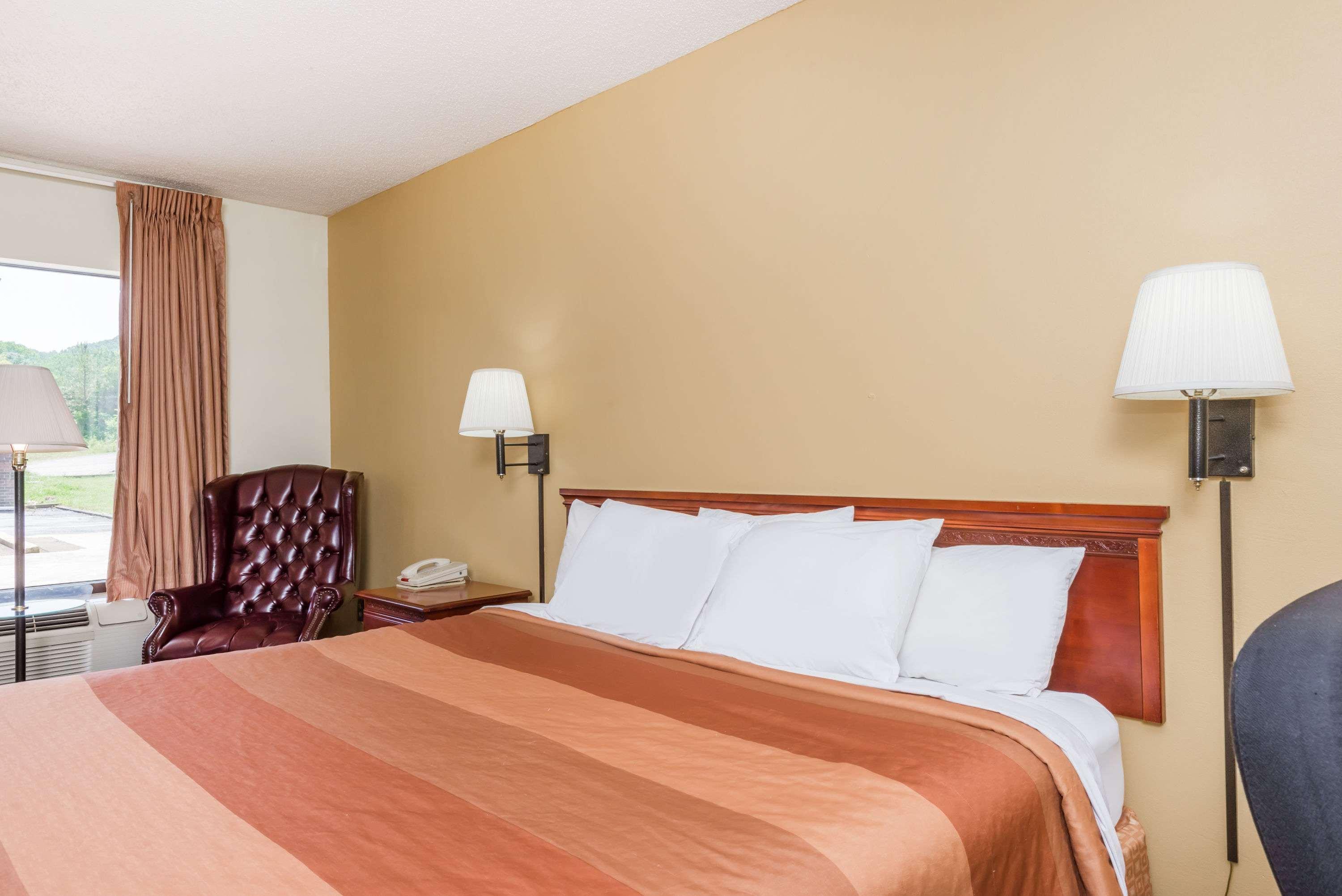 Days Inn by Wyndham Fort Payne — photo 4