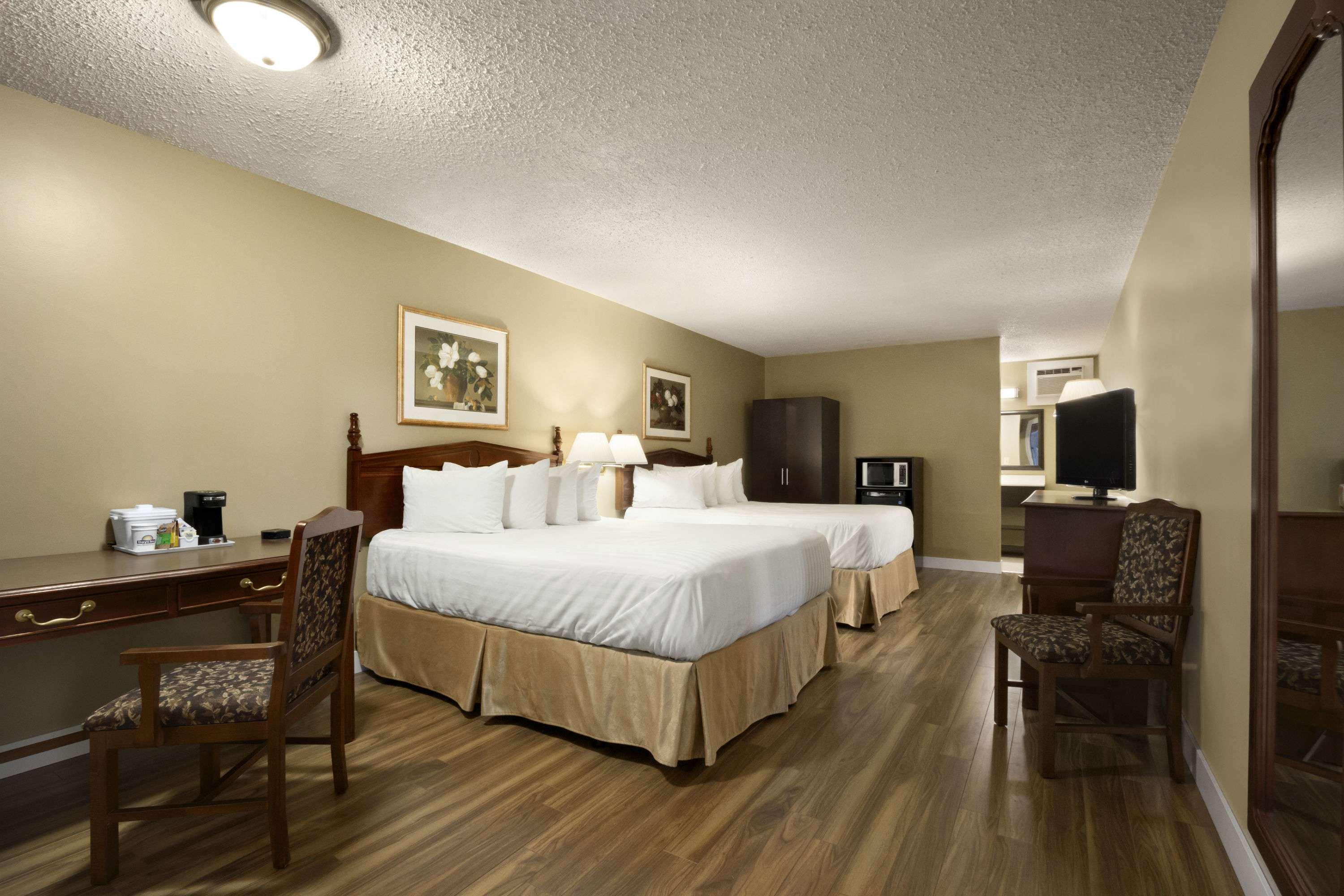 Days Inn by Wyndham Vernon — photo 3