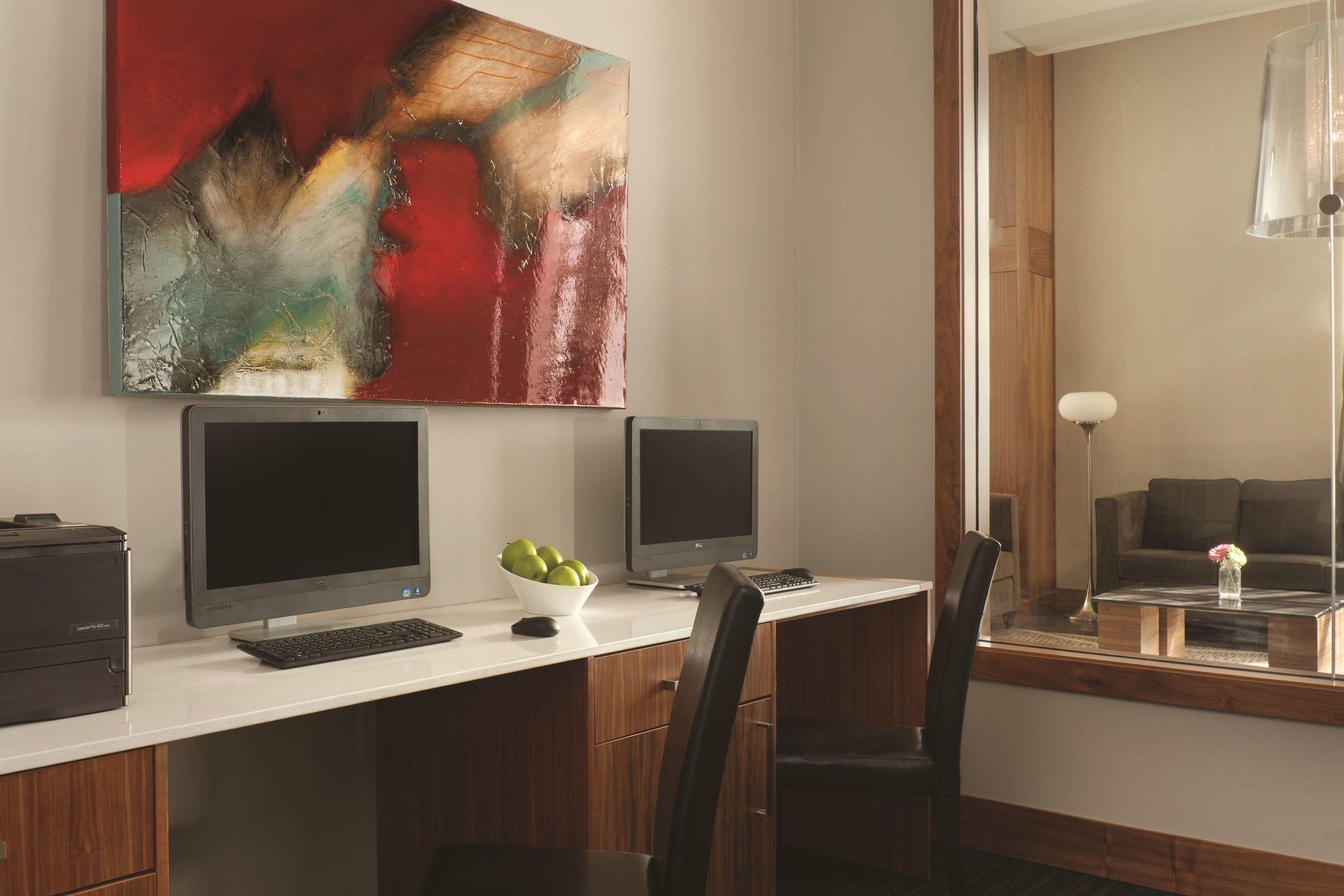 Radisson Hotel Conference Center Calgary Airport — photo 4
