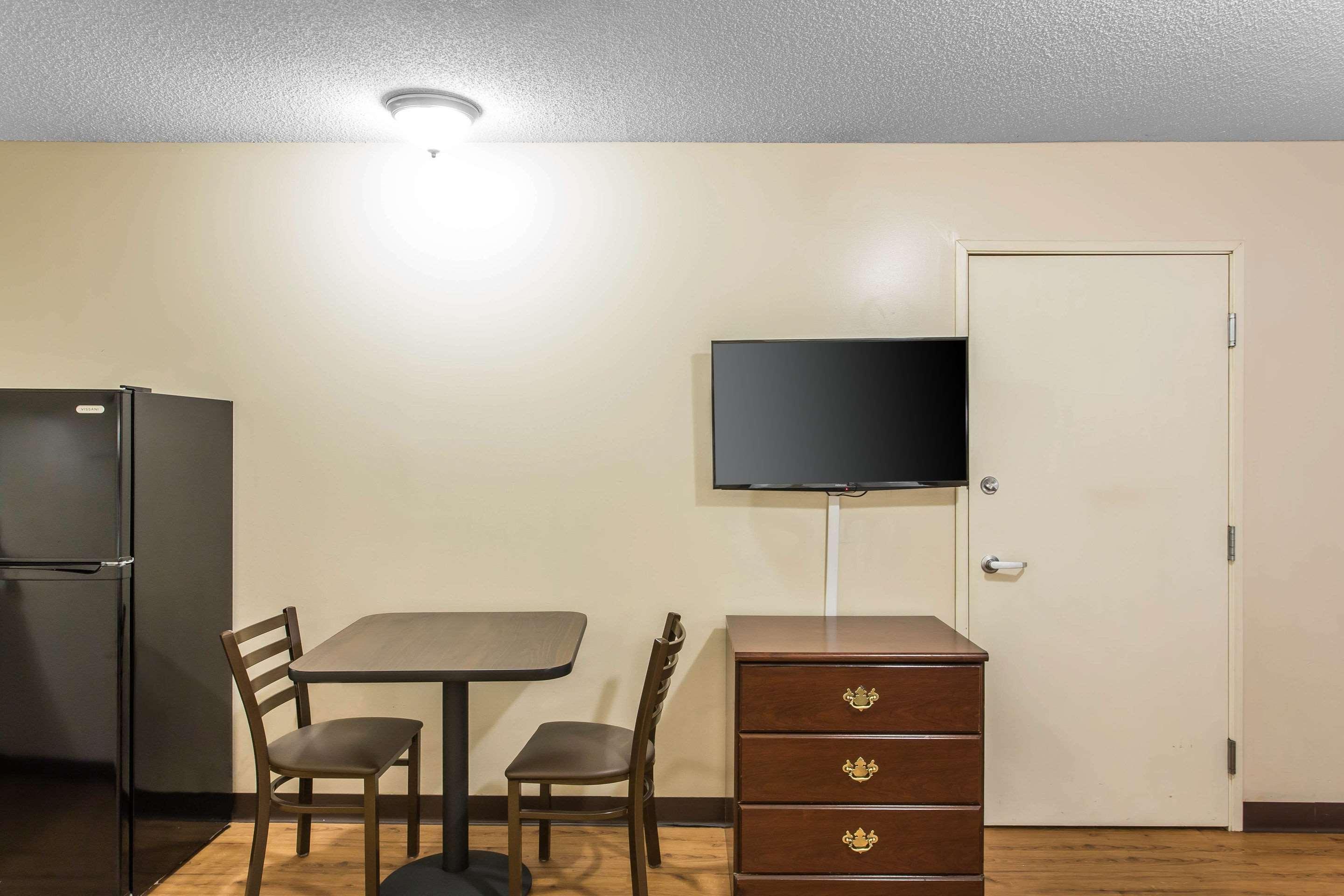 Suburban Extended Stay Hotel — photo 4