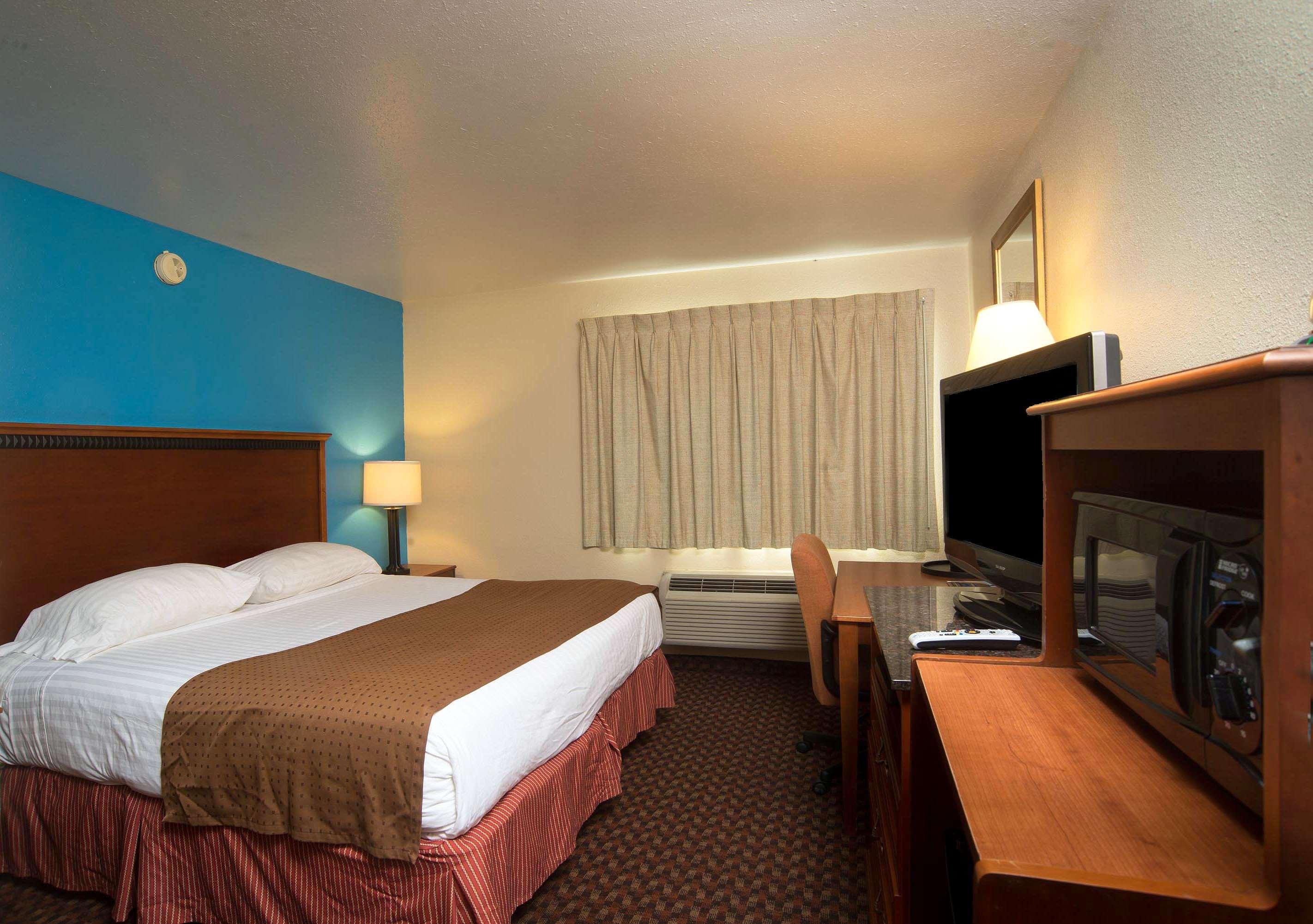 Americas Best Value Inn - Lincoln Airport — photo 5