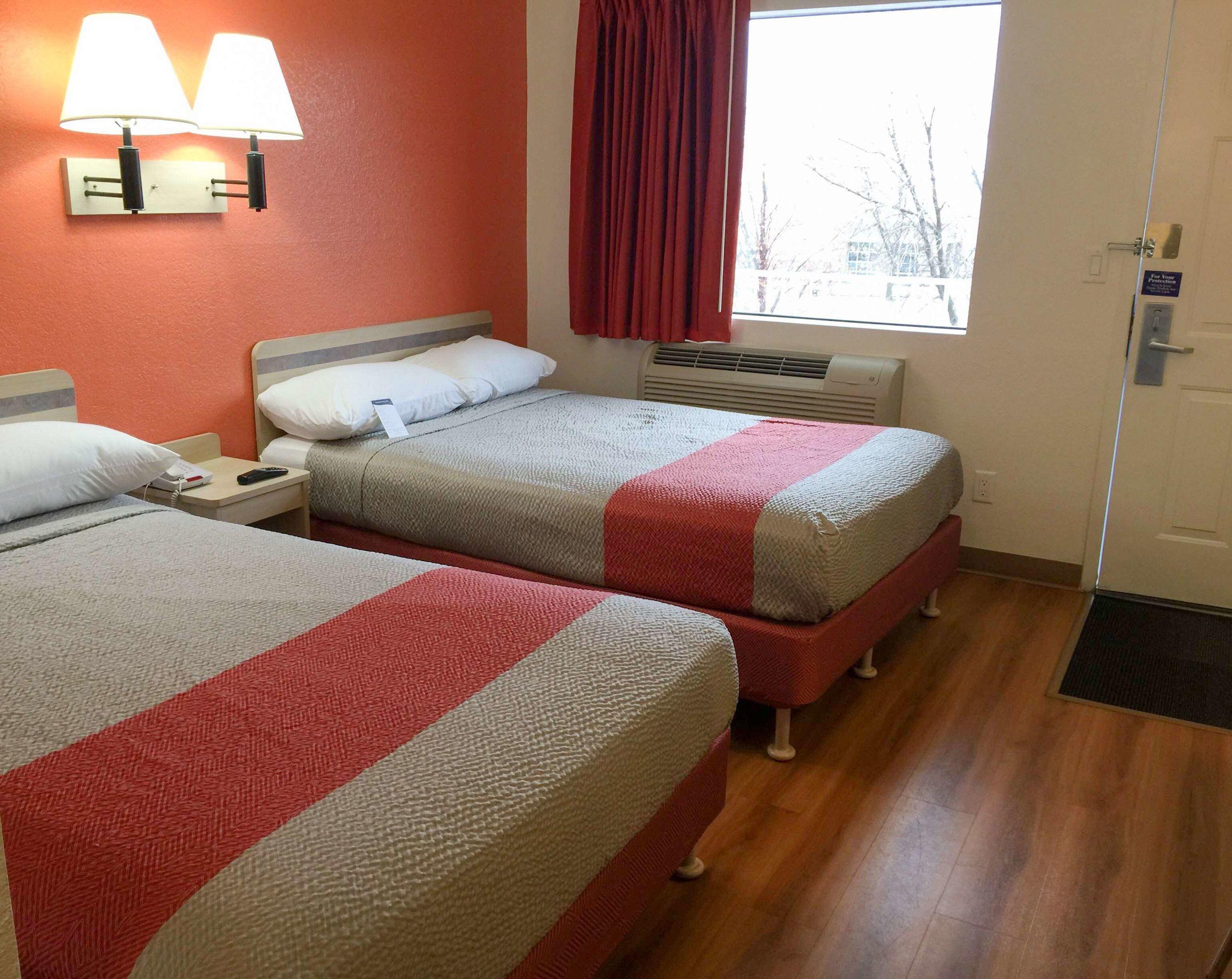 Motel 6 Minneapolis North - Roseville — photo 4