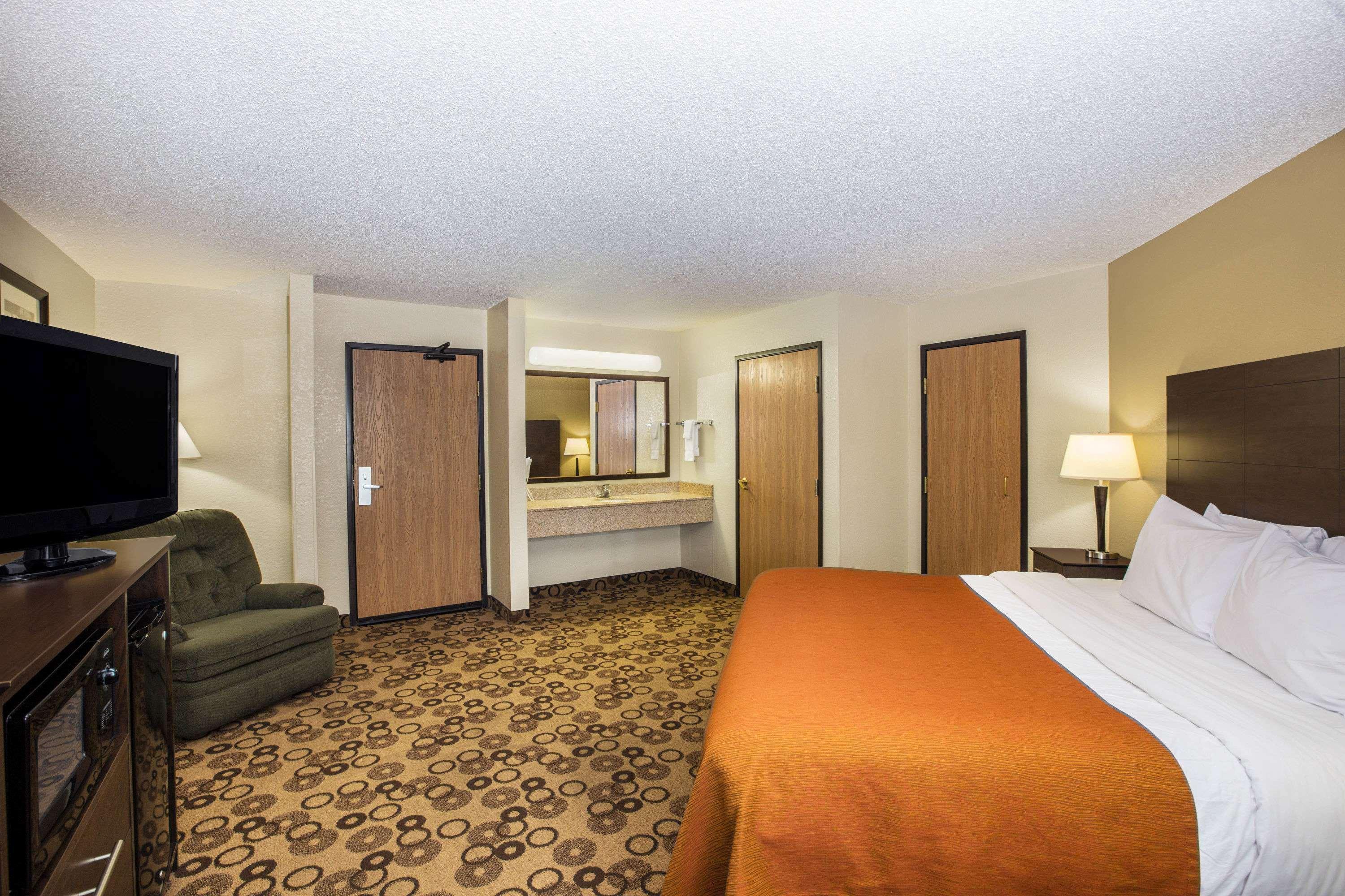 AmericInn Cedar Falls — photo 4