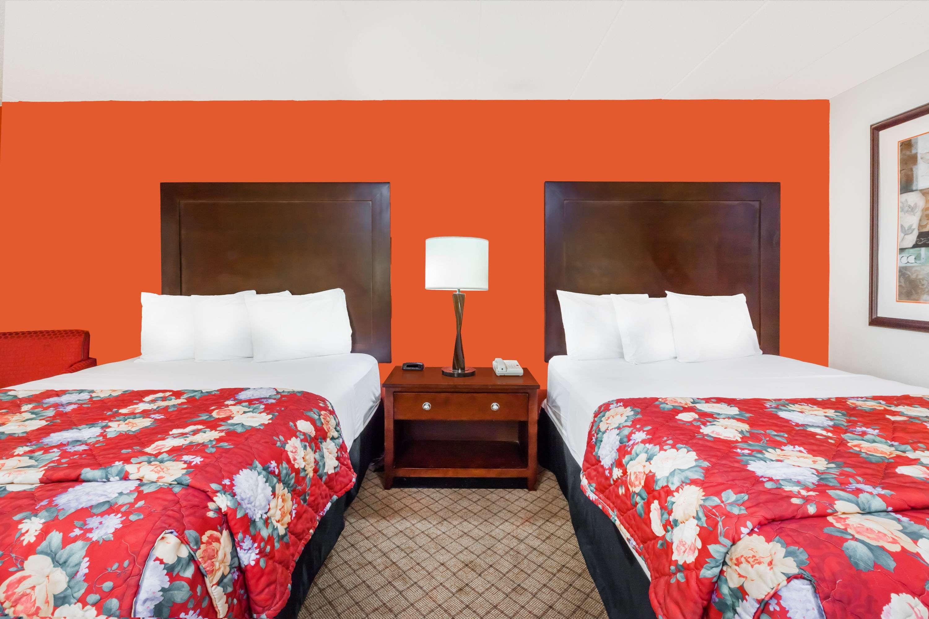 Ramada by Wyndham Lansing Hotel & Conference Center — photo 4